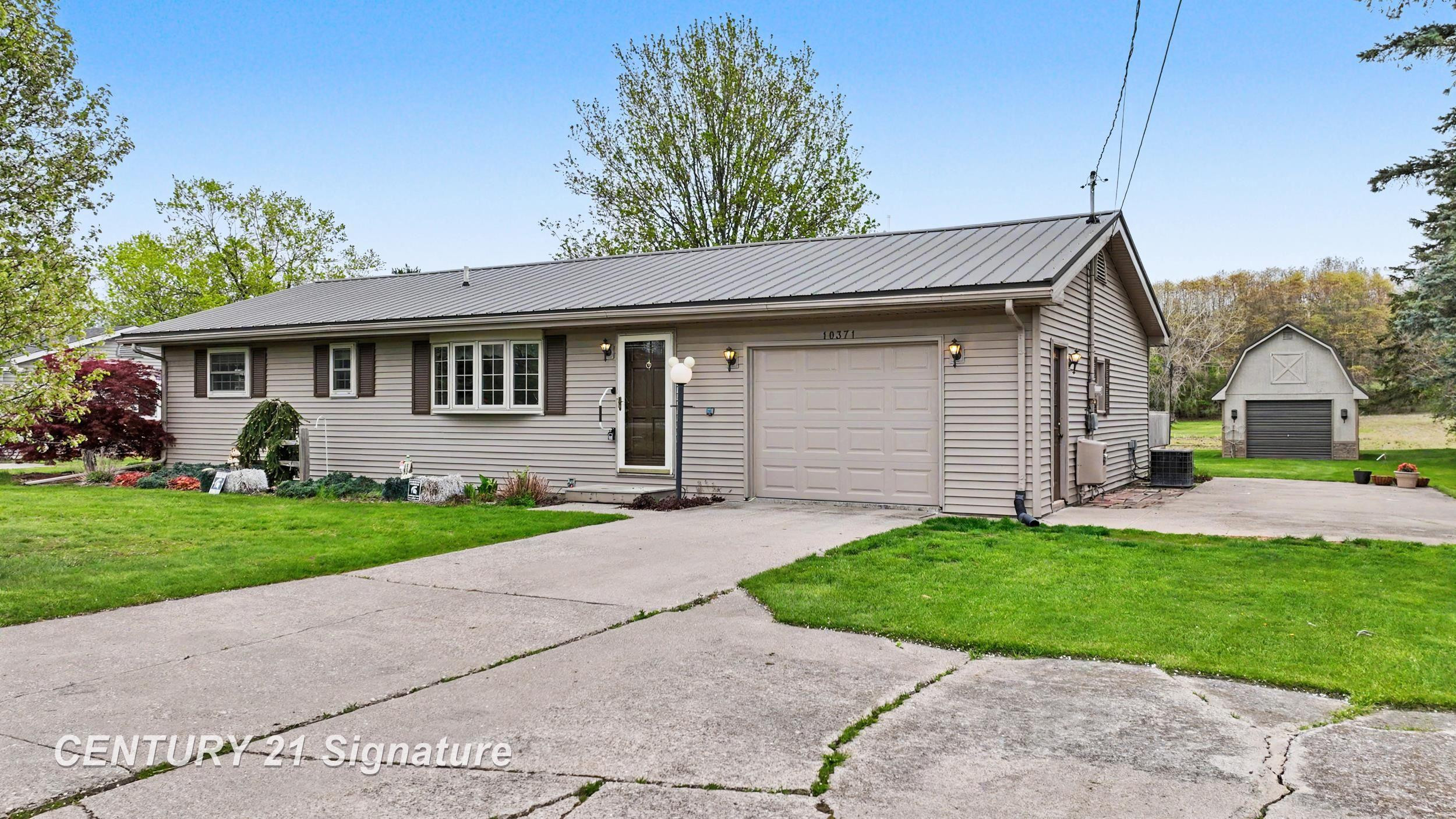 10371 Tittabawassee Road, Freeland, MI 48623 — Photo 5