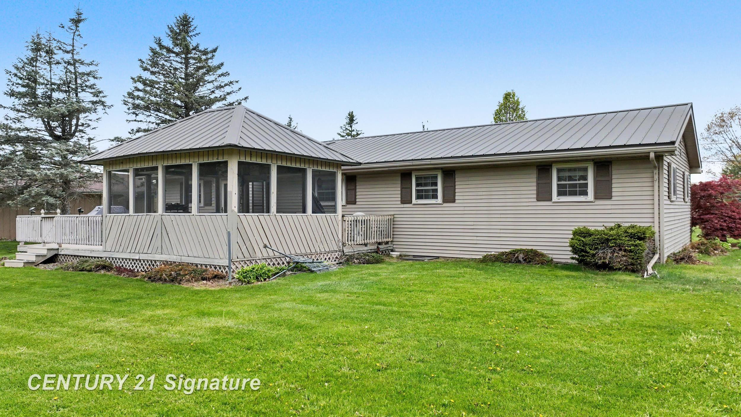 10371 Tittabawassee Road, Freeland, MI 48623 — Photo 35