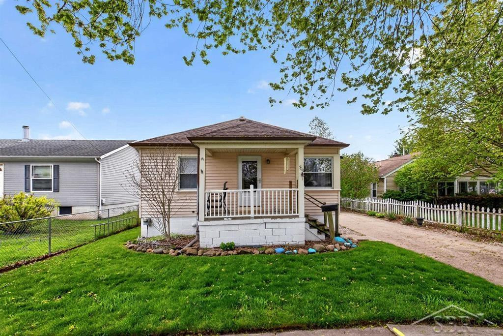 303 Marshall Street, Essexville, MI 48732 — front exterior
