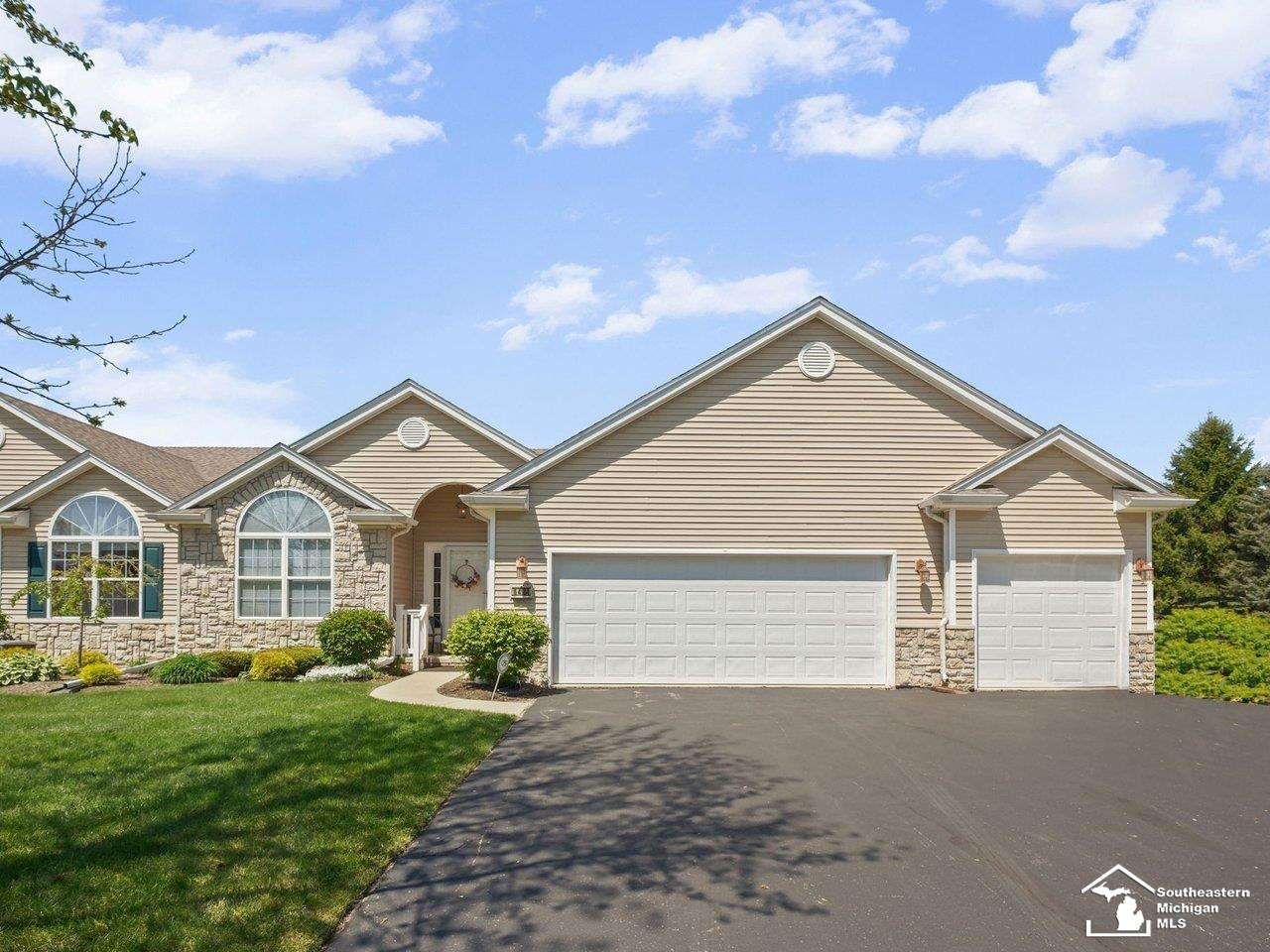 6484 Black Diamond Lane, 40, Lambertville, MI 48144 — front exterior