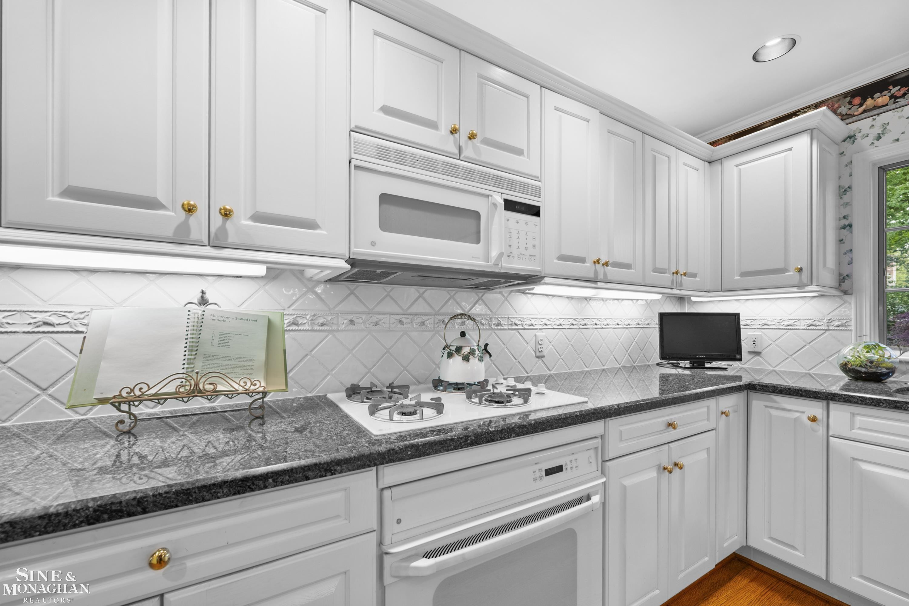 96 Moran Road, Grosse Pointe Farms, MI 48236 — Photo 22
