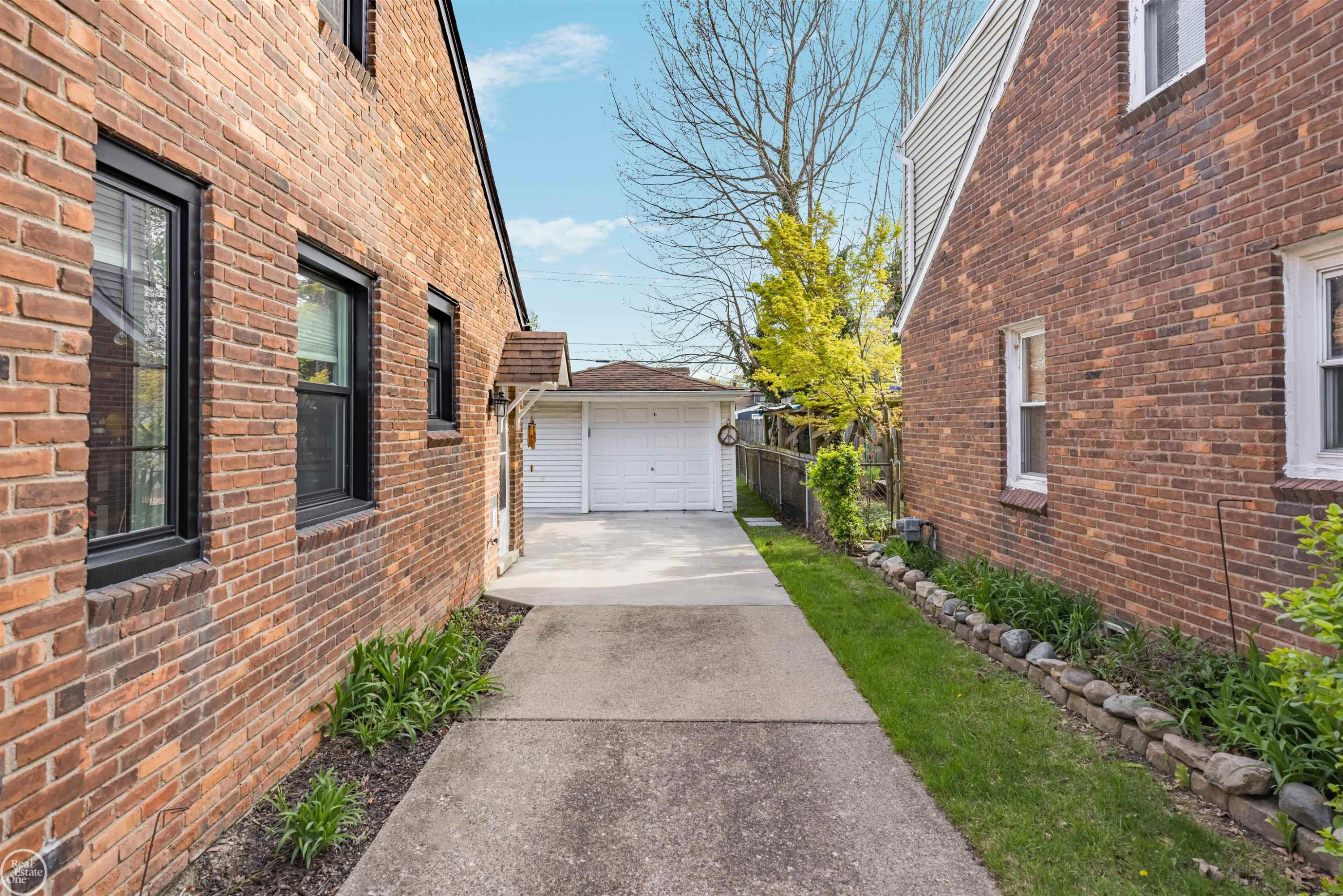 22328 TROMBLY Street, Saint Clair Shores, MI 48080 — Photo 4