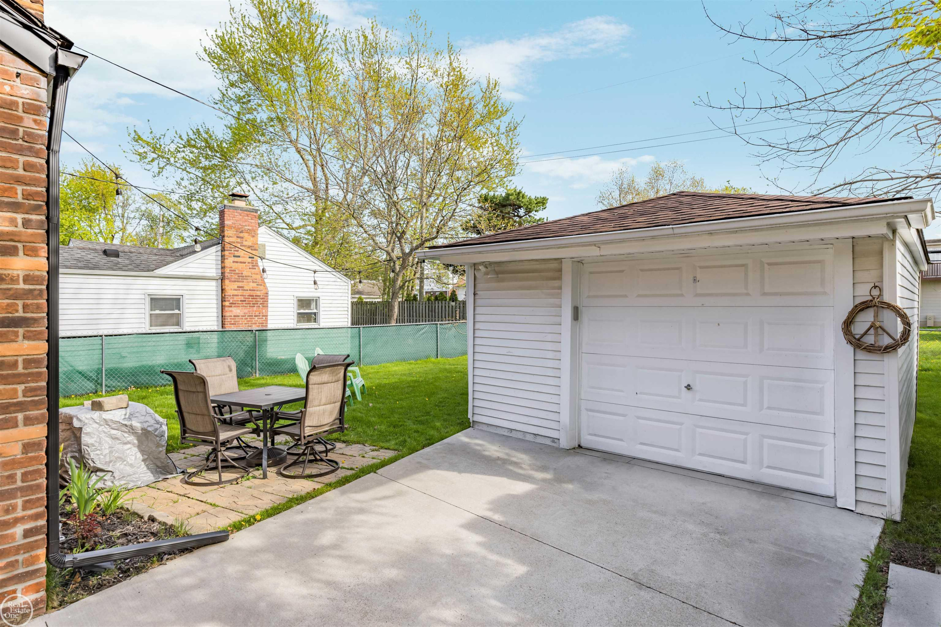 22328 TROMBLY Street, Saint Clair Shores, MI 48080 — Photo 36