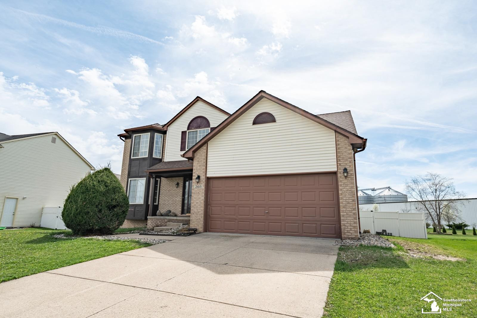 203 Dundee Ridge Drive, Dundee, MI 48131 — Photo 2