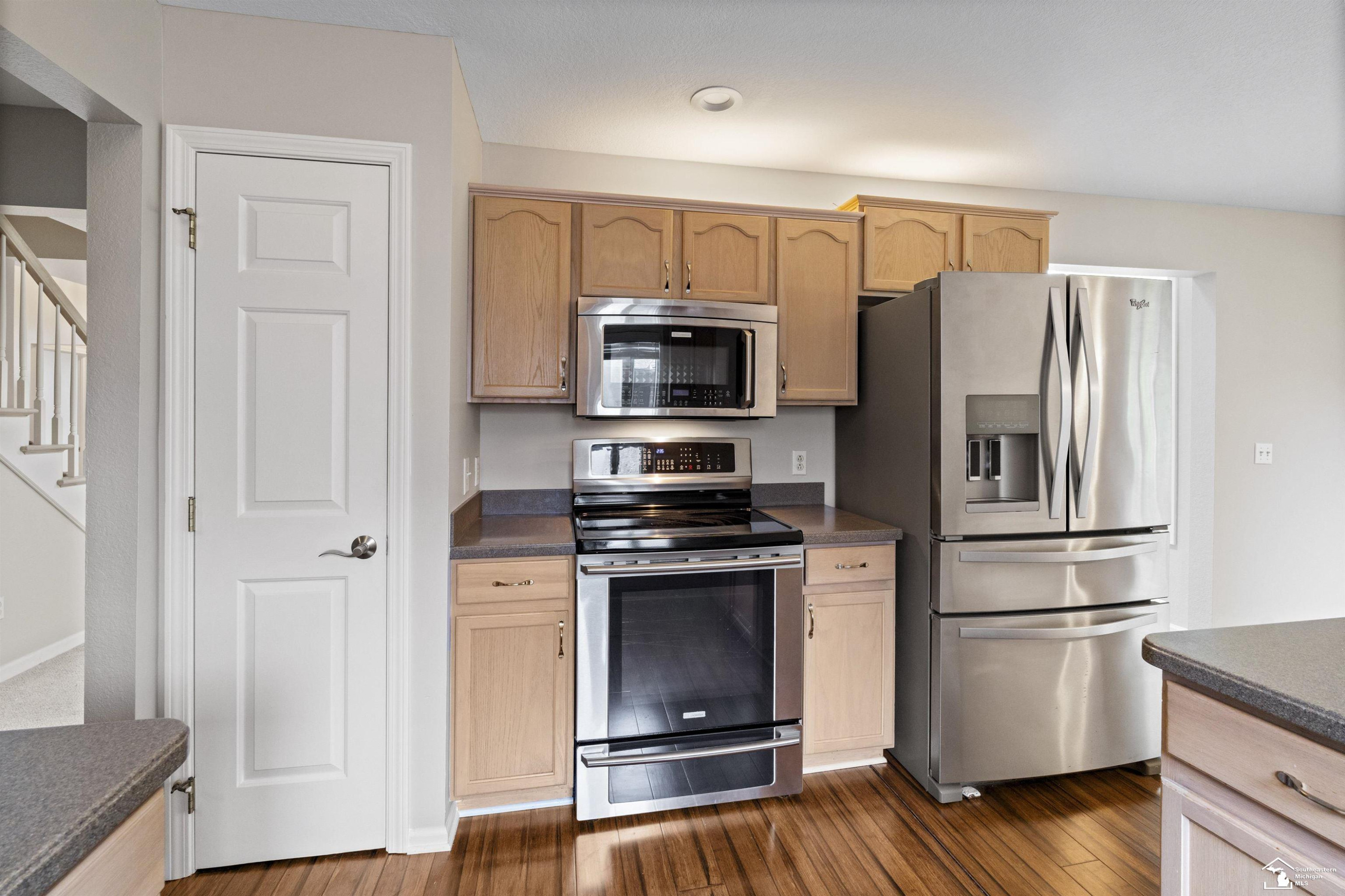6647 Greenbriar Lane, Temperance, MI 48182 — Photo 12