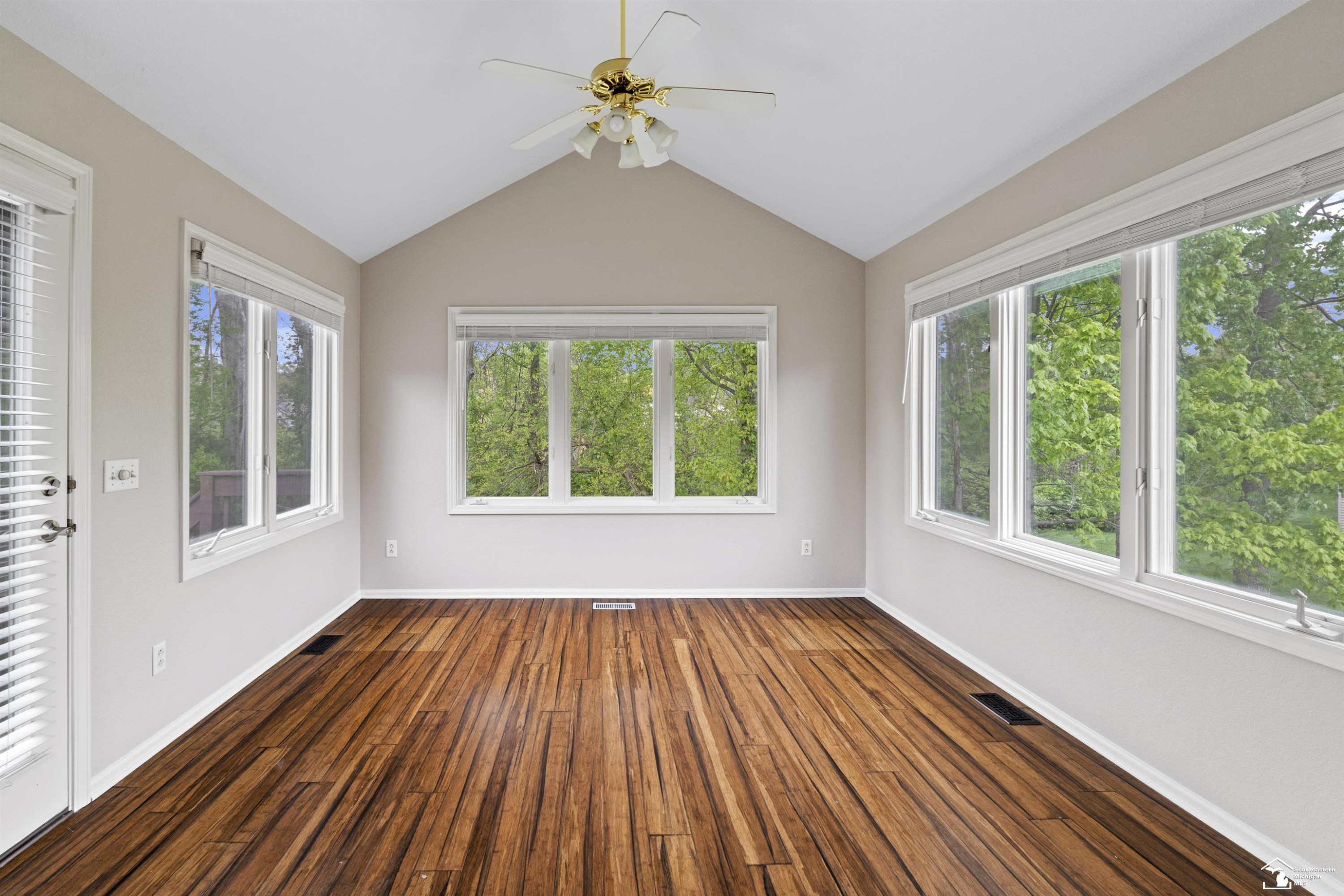 6647 Greenbriar Lane, Temperance, MI 48182 — Photo 15