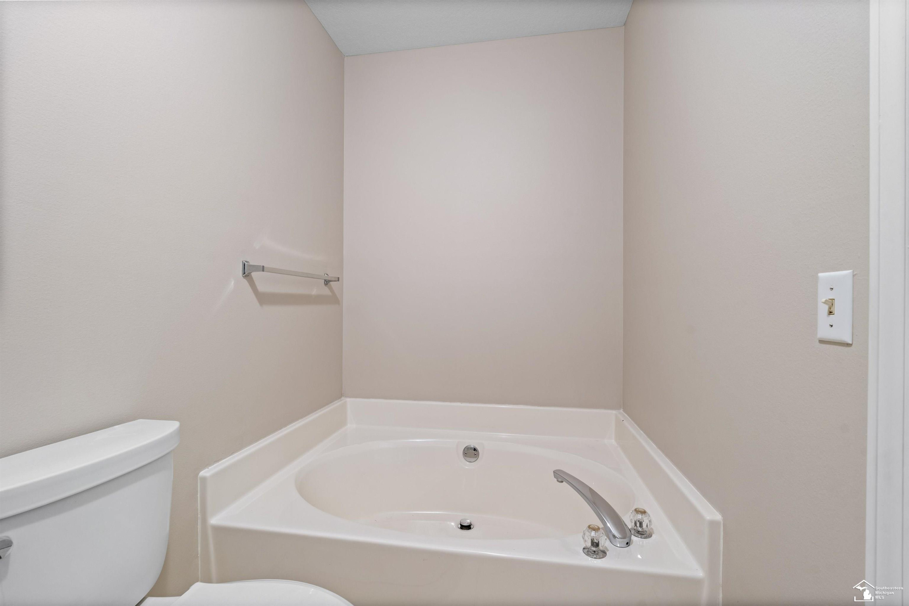 6647 Greenbriar Lane, Temperance, MI 48182 — Photo 20