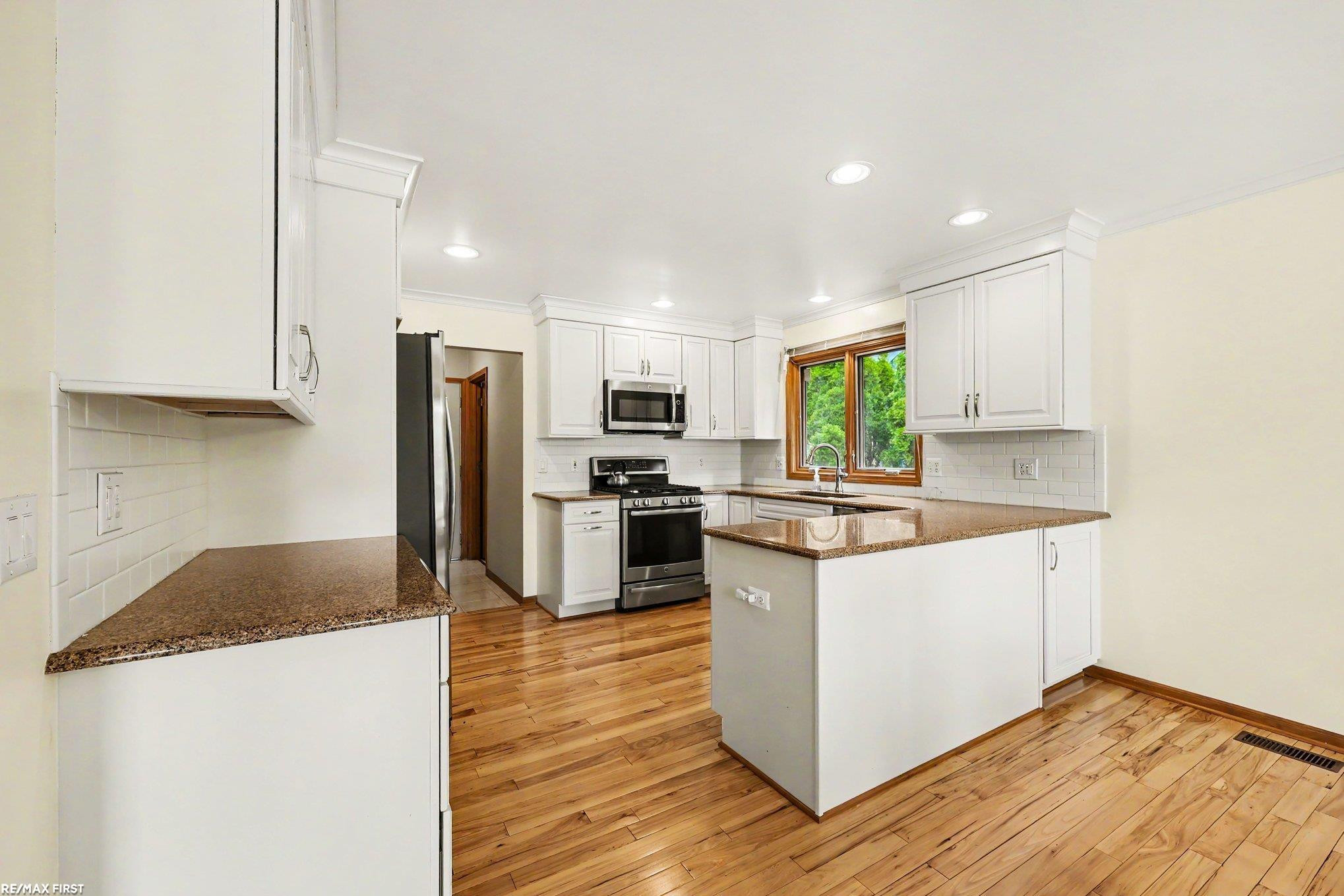 15916 French Creek Drive, Fraser, MI 48026 — Photo 10