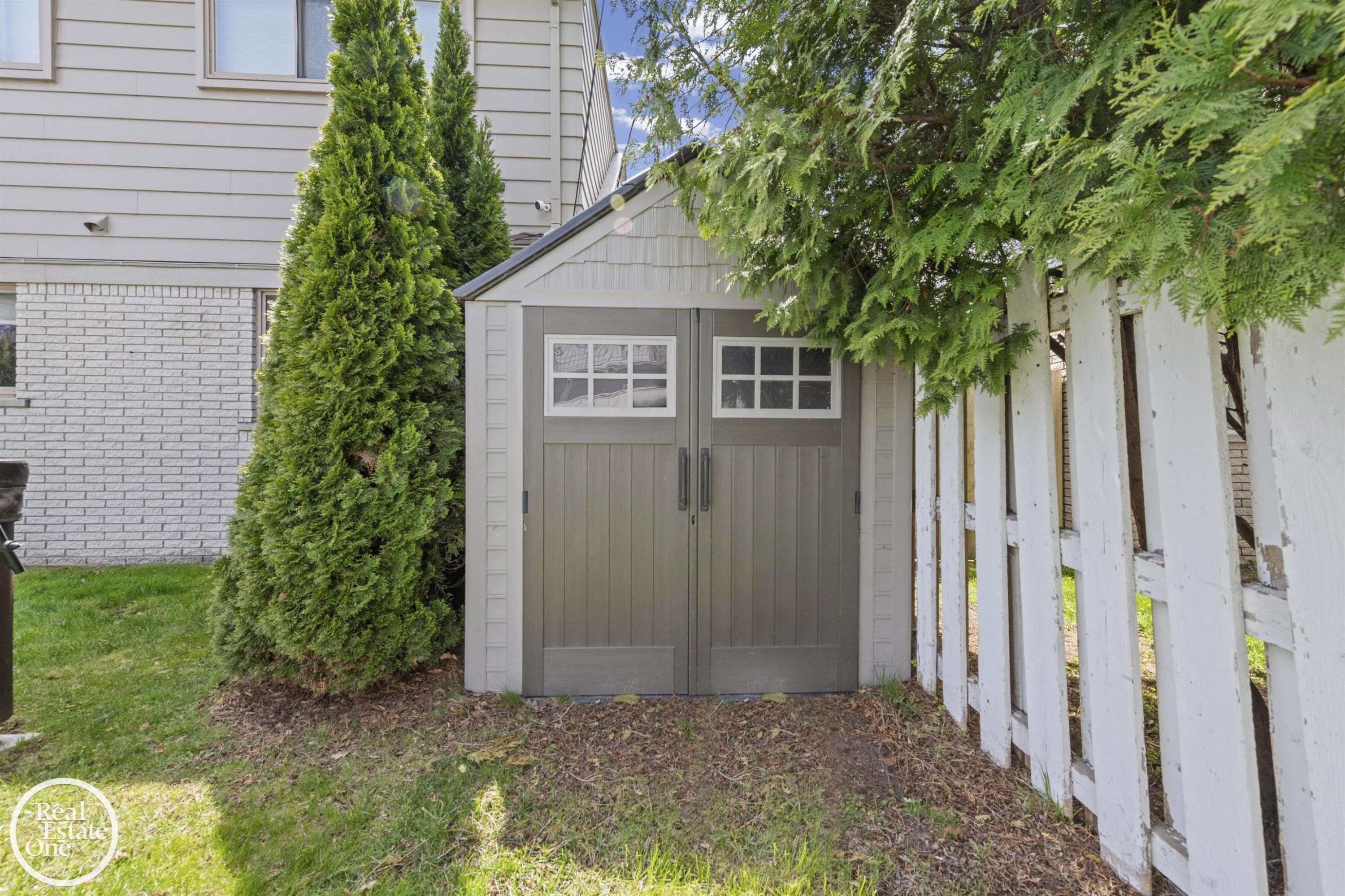 812 Moorland Drive, Grosse Pointe Woods, MI 48236 — Photo 41