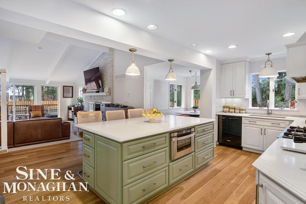 565 Lochmoor Boulevard, Grosse Pointe Woods, MI 48236 — Photo 18