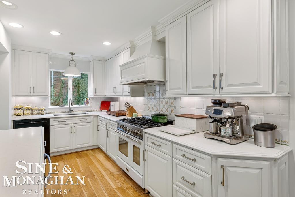 565 Lochmoor Boulevard, Grosse Pointe Woods, MI 48236 — Photo 20