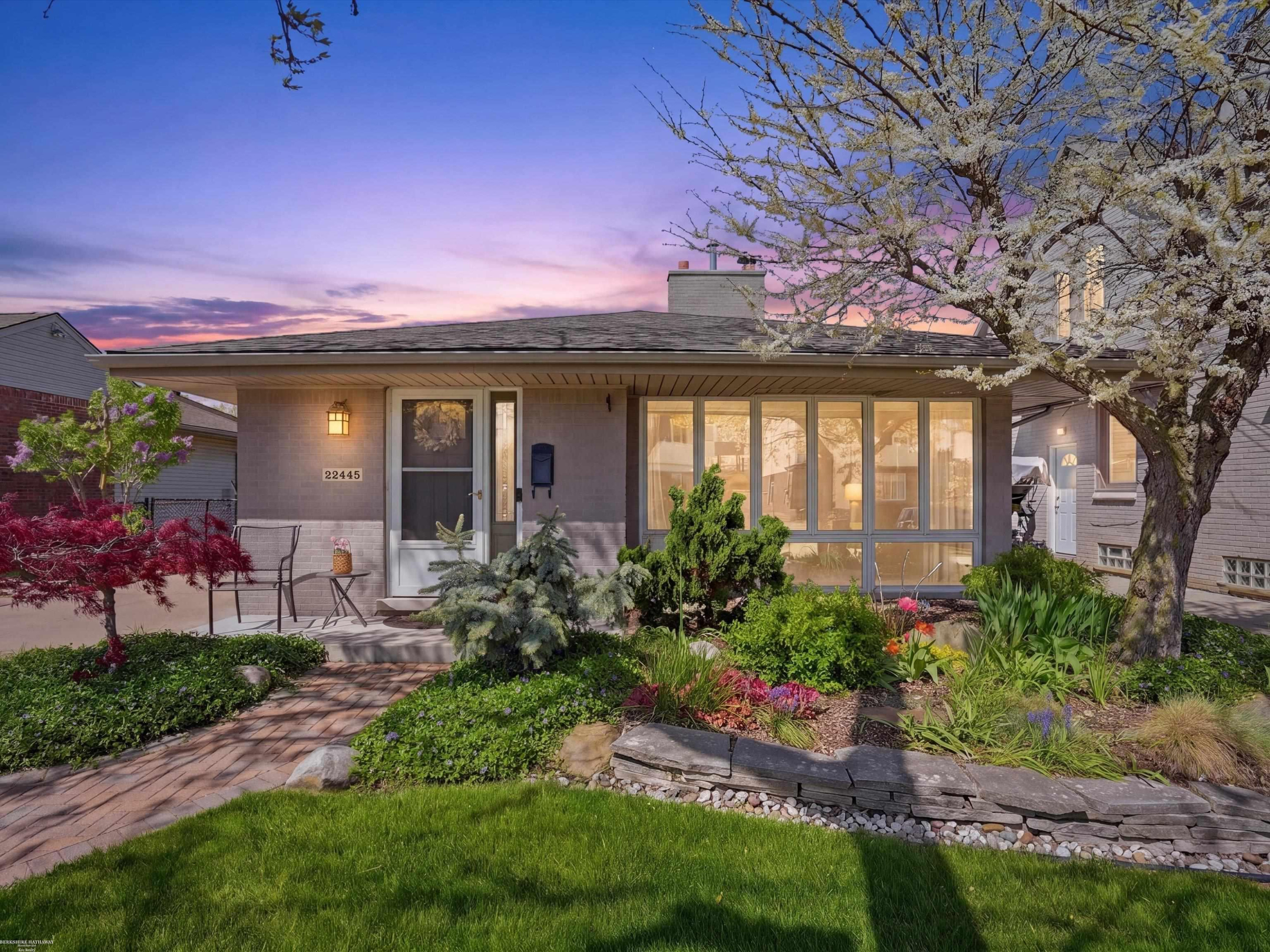 22445 Lange Street, Saint Clair Shores, MI 48080