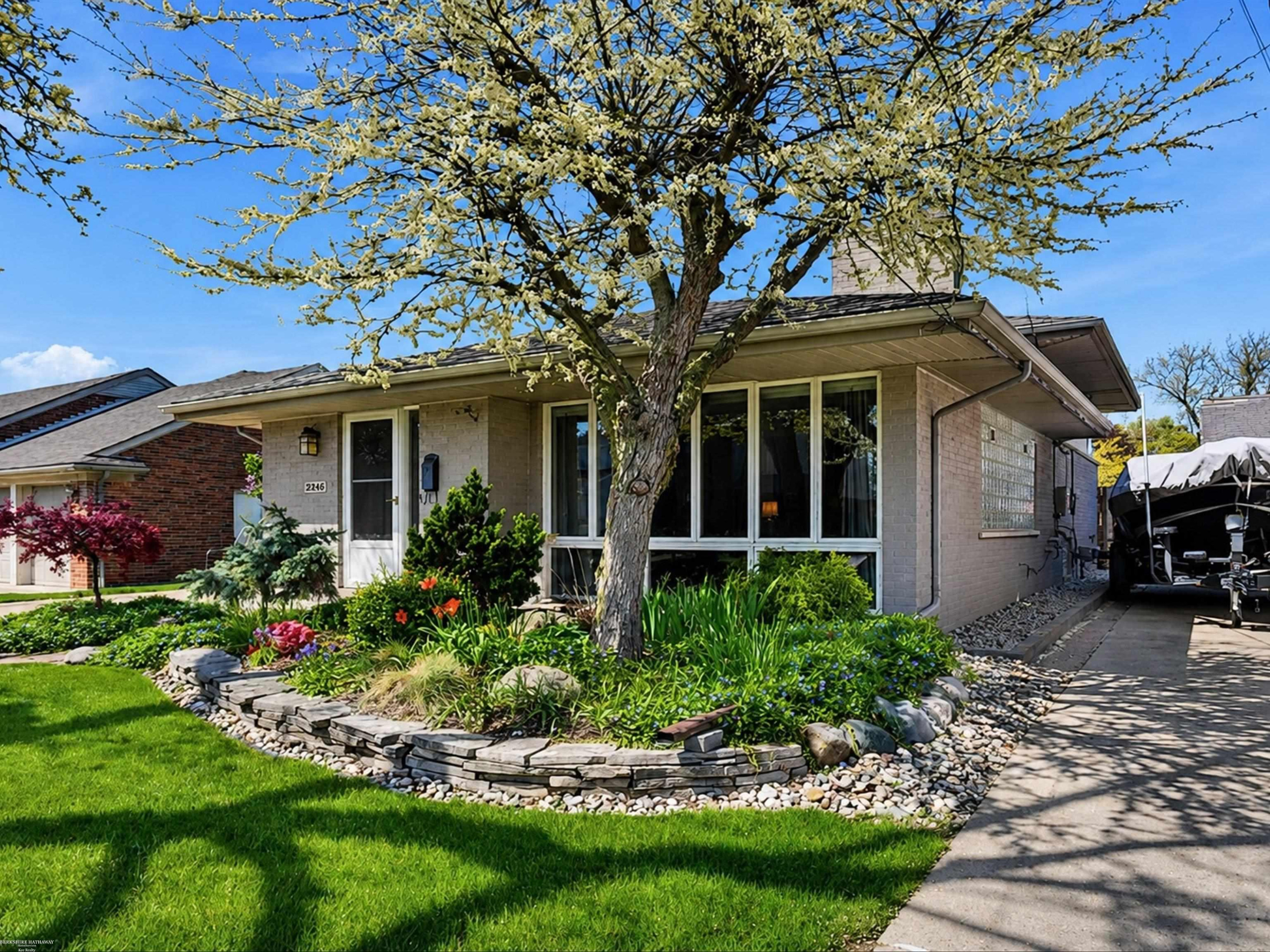 22445 Lange Street, Saint Clair Shores, MI 48080 — Photo 4