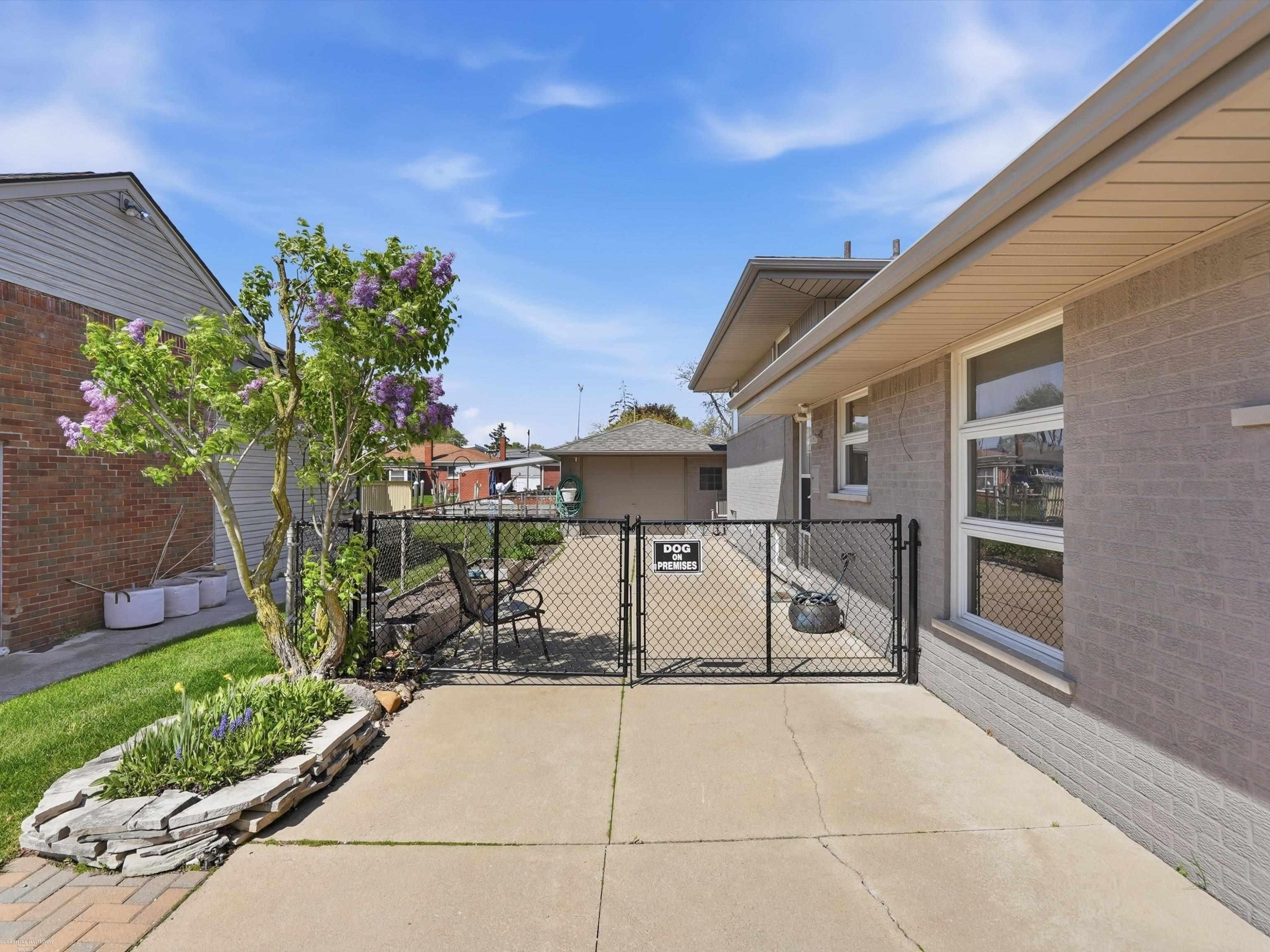 22445 Lange Street, Saint Clair Shores, MI 48080 — Photo 30