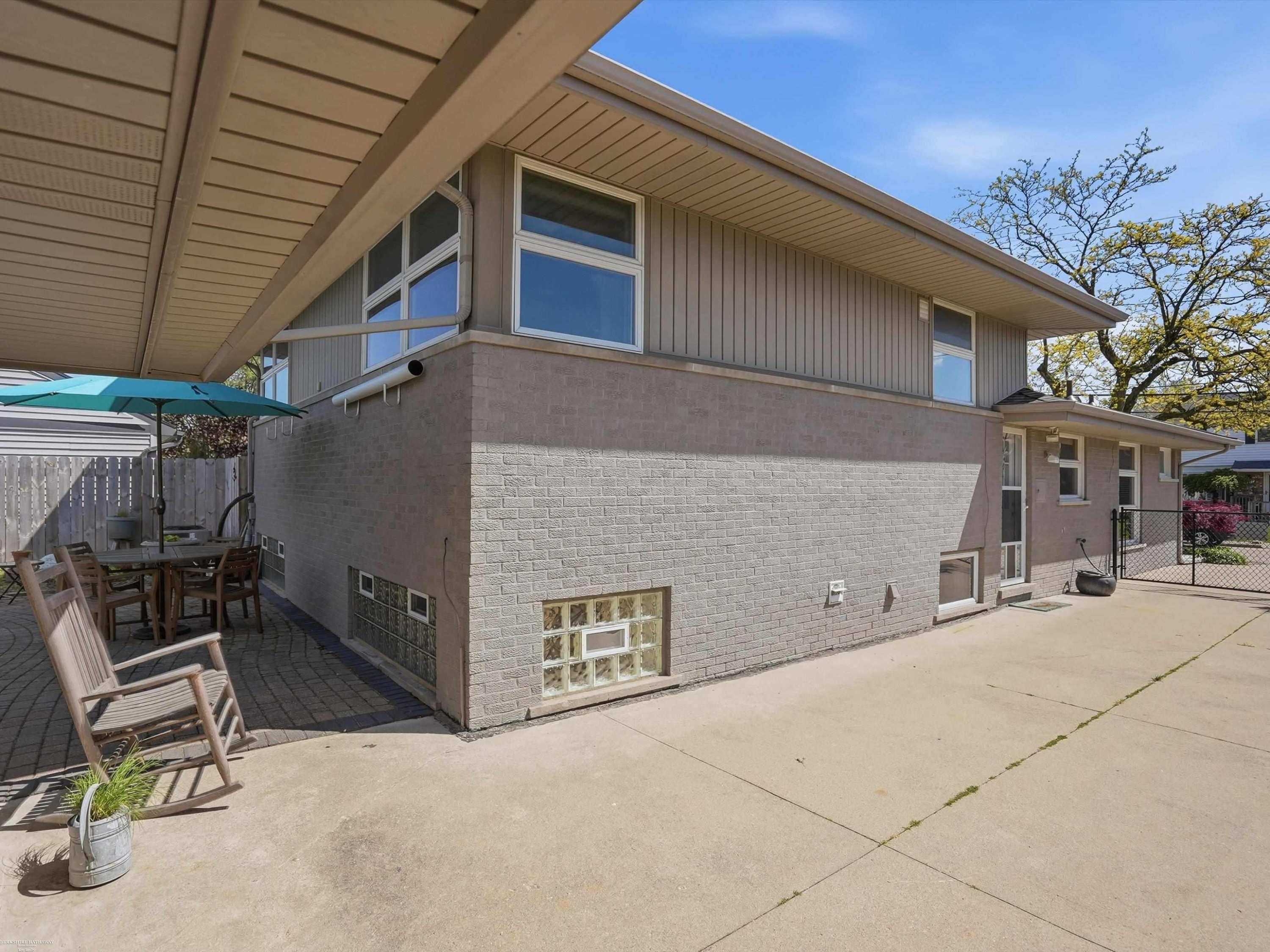 22445 Lange Street, Saint Clair Shores, MI 48080 — Photo 32