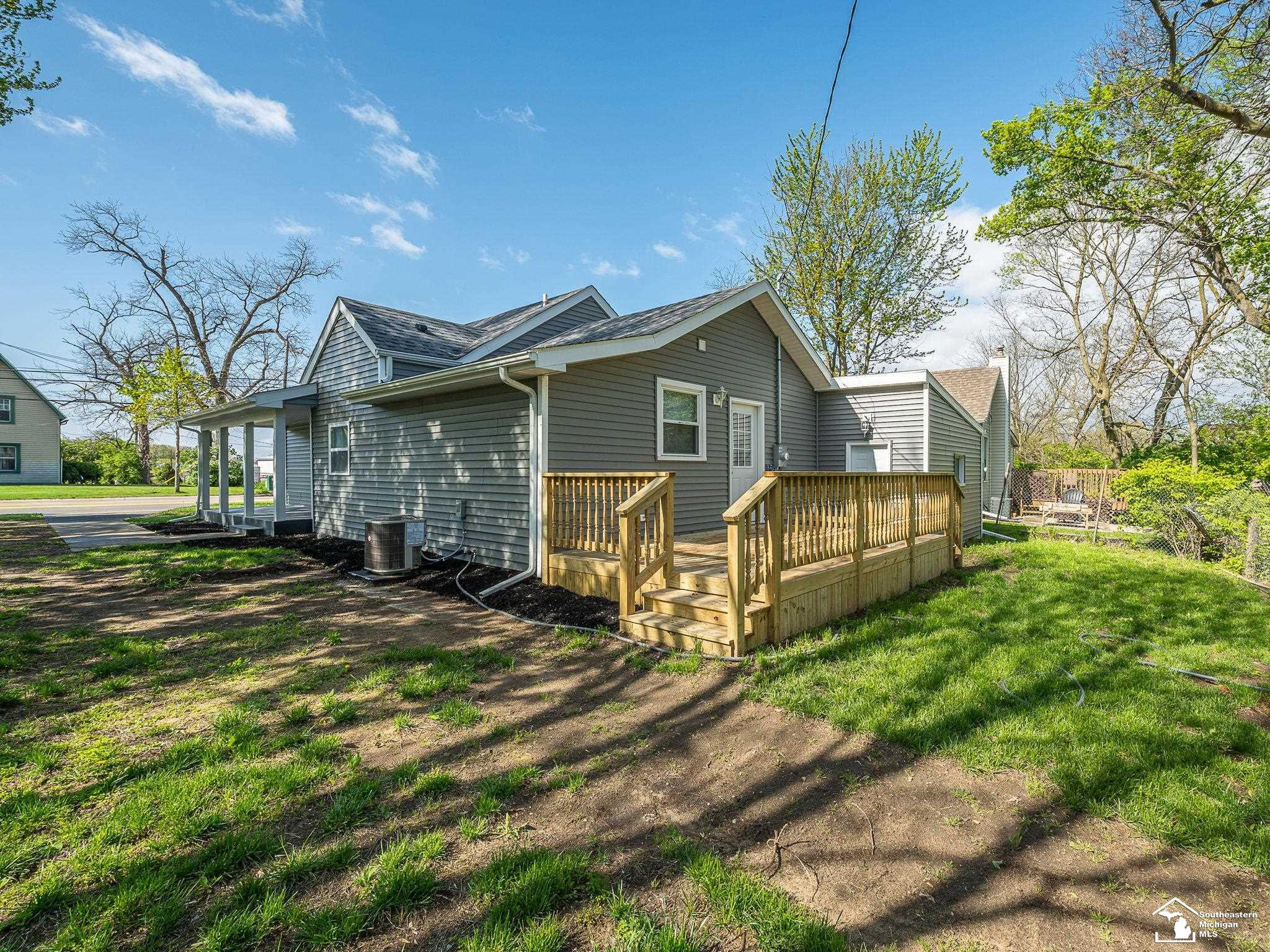 403 E Monroe Street, Dundee, MI 48131 — Photo 2