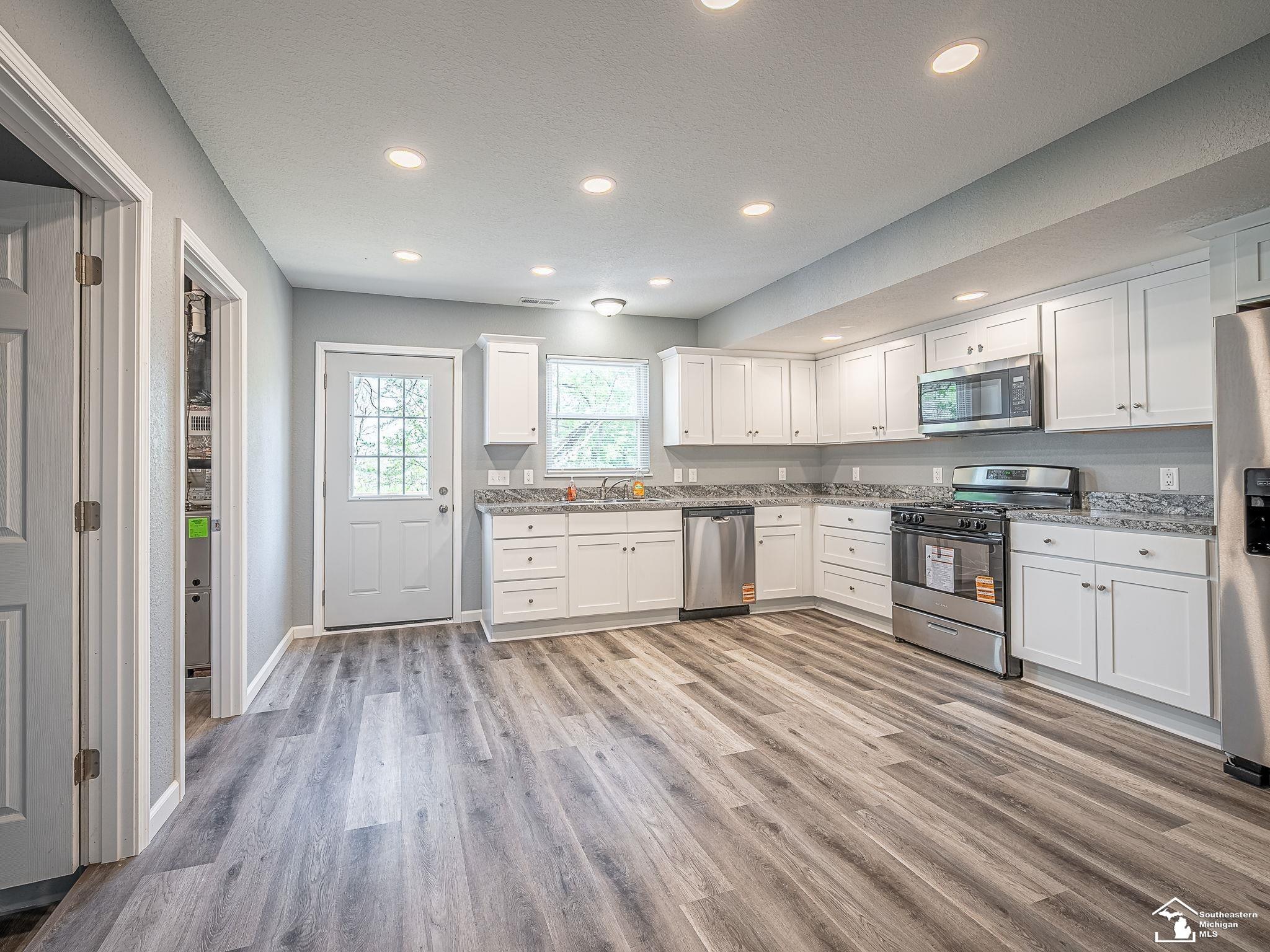 403 E Monroe Street, Dundee, MI 48131 — Photo 16