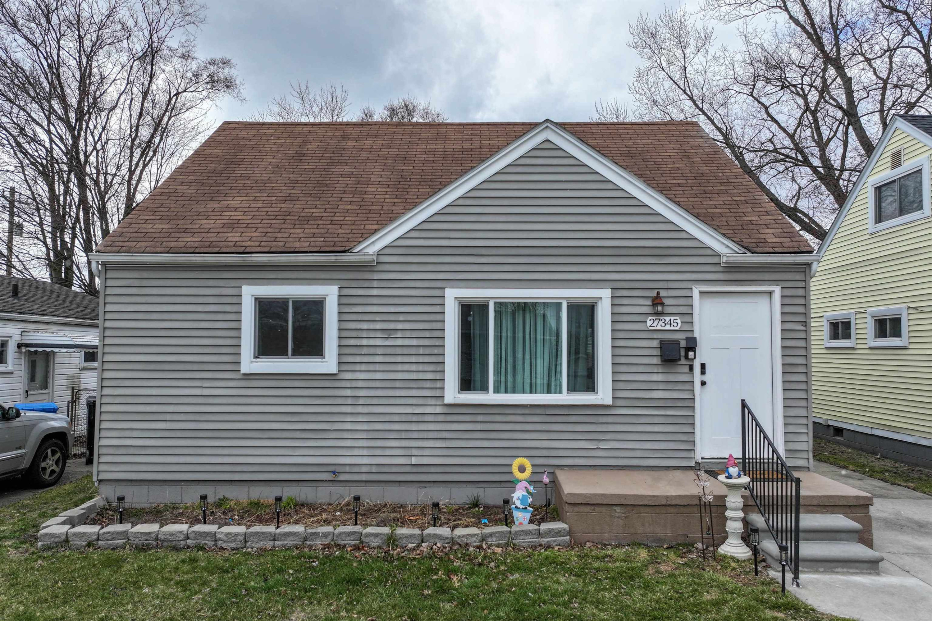 27345 Palmer Blvd Street, Madison Heights, MI 48071 — front exterior