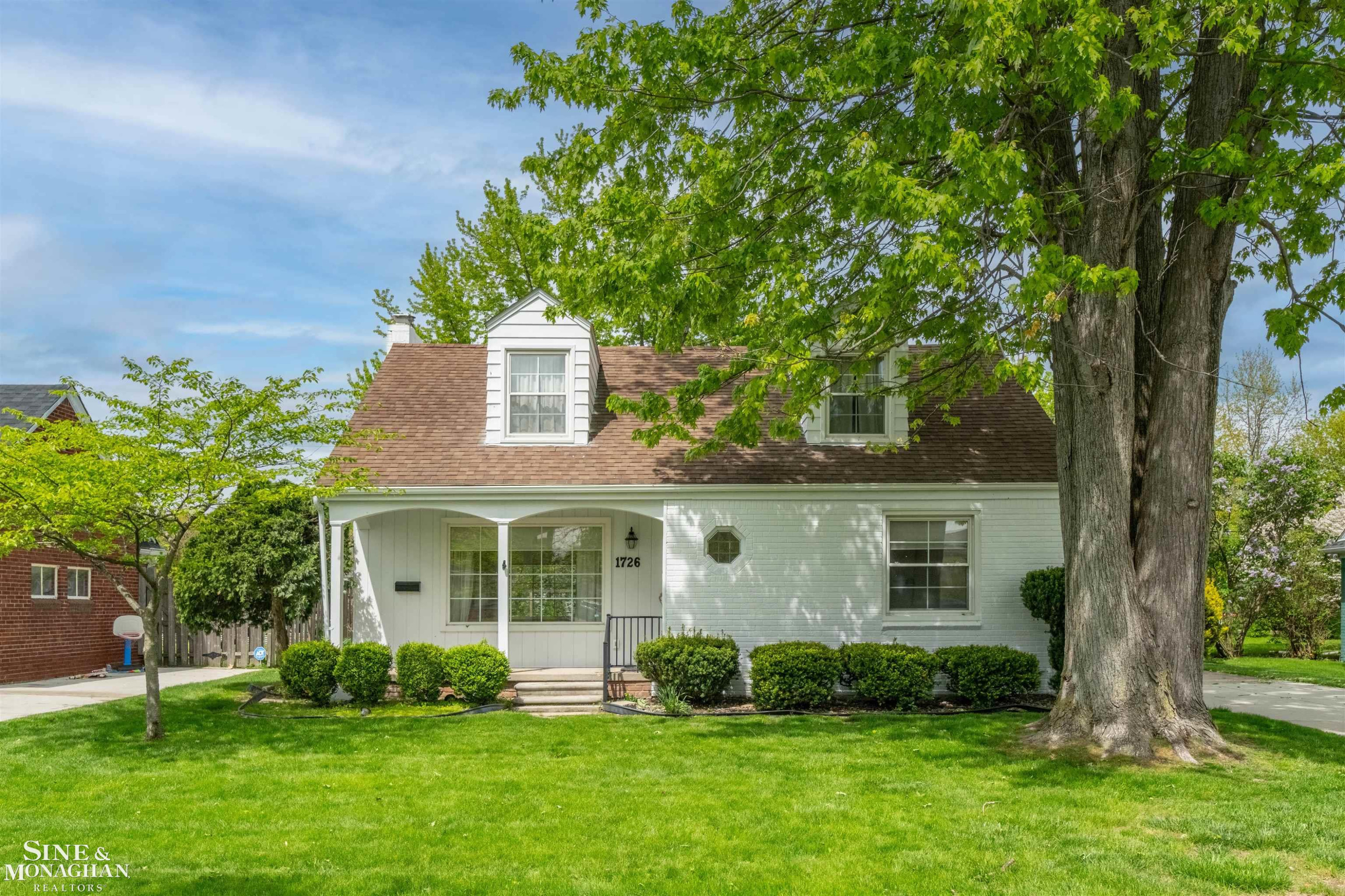 1726 Hawthorne Road, Grosse Pointe Woods, MI 48236 — front exterior