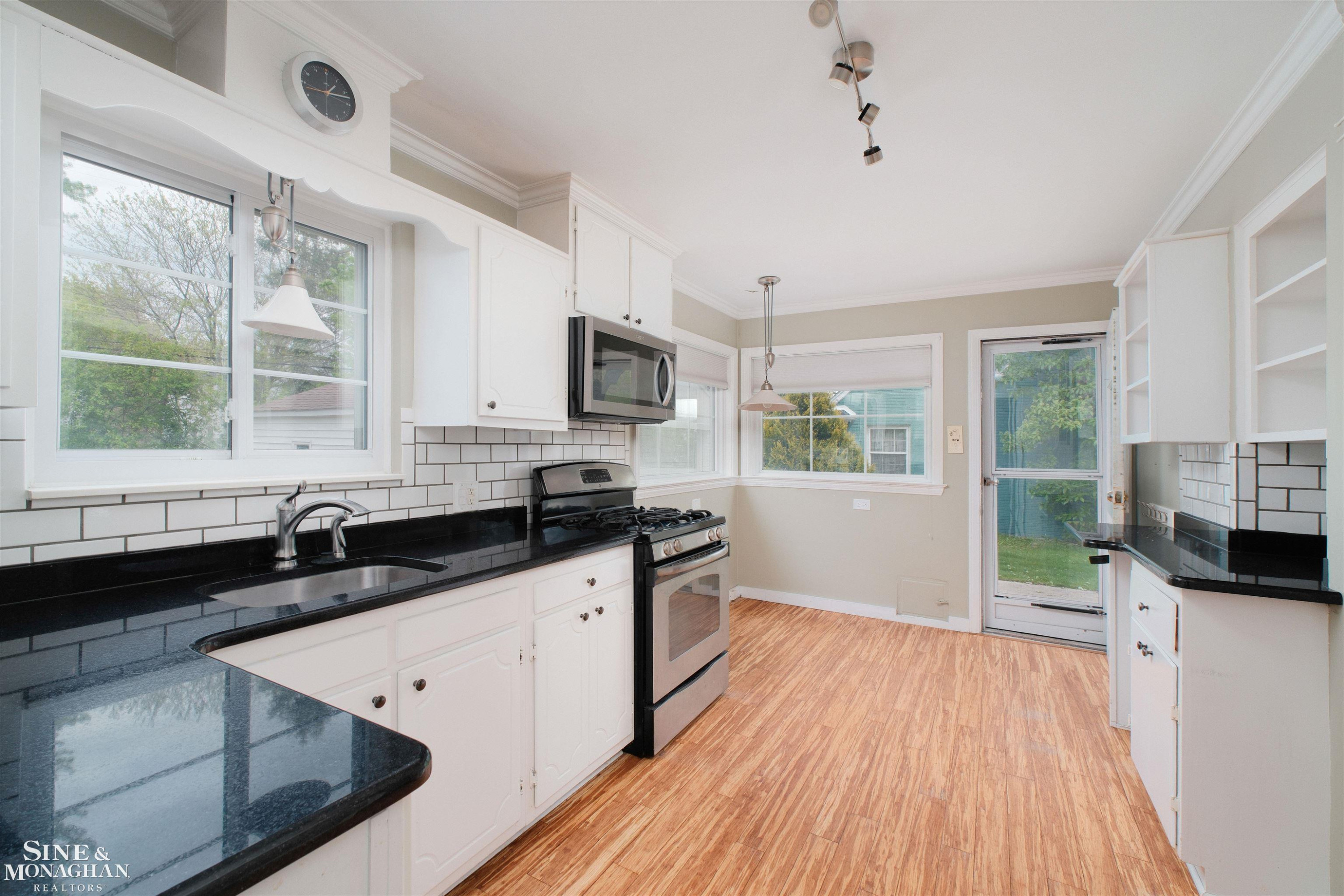 1726 Hawthorne Road, Grosse Pointe Woods, MI 48236 — Photo 14