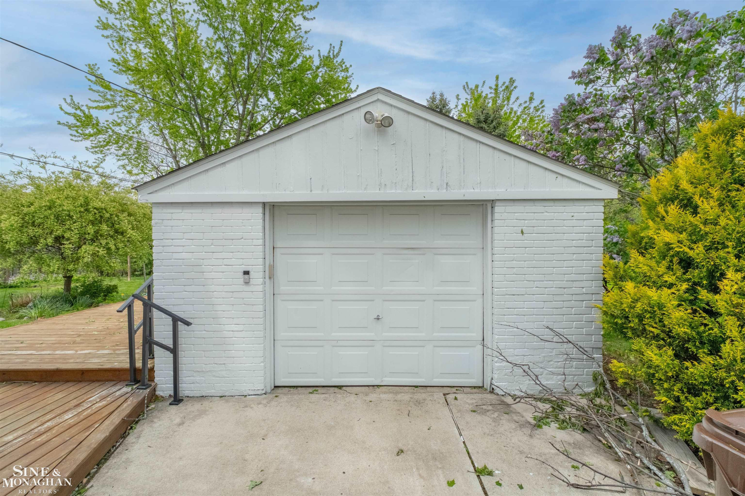 1726 Hawthorne Road, Grosse Pointe Woods, MI 48236 — Photo 41