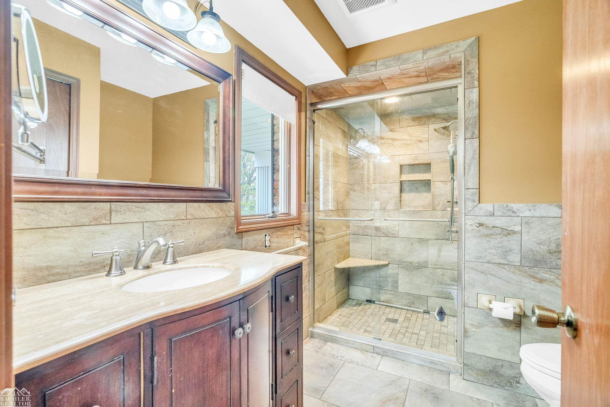 5409 Vista Belle Court, MI — Photo 15