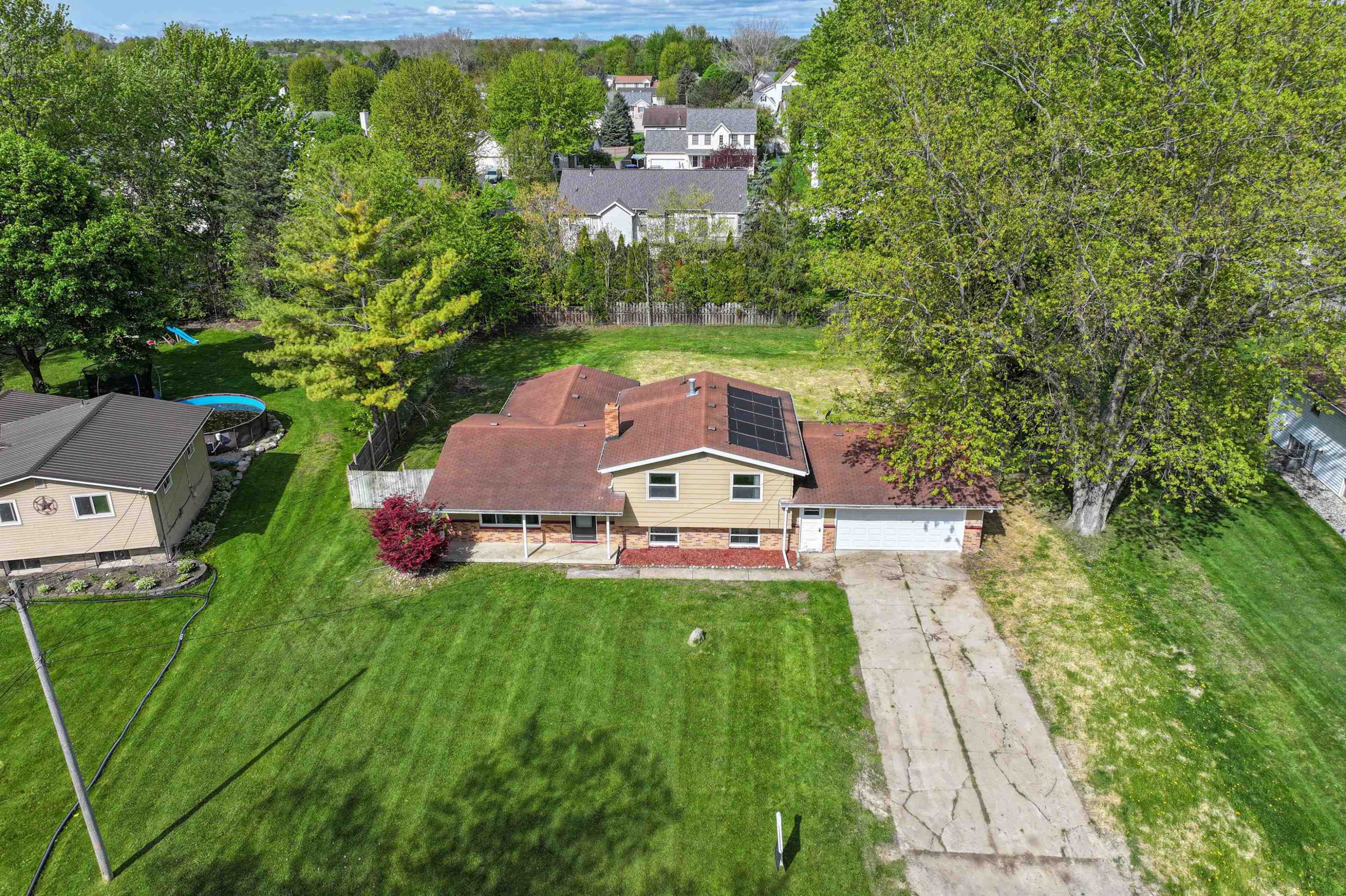 6058 Meadowwood Lane, Grand Blanc, MI 48439 — Photo 3