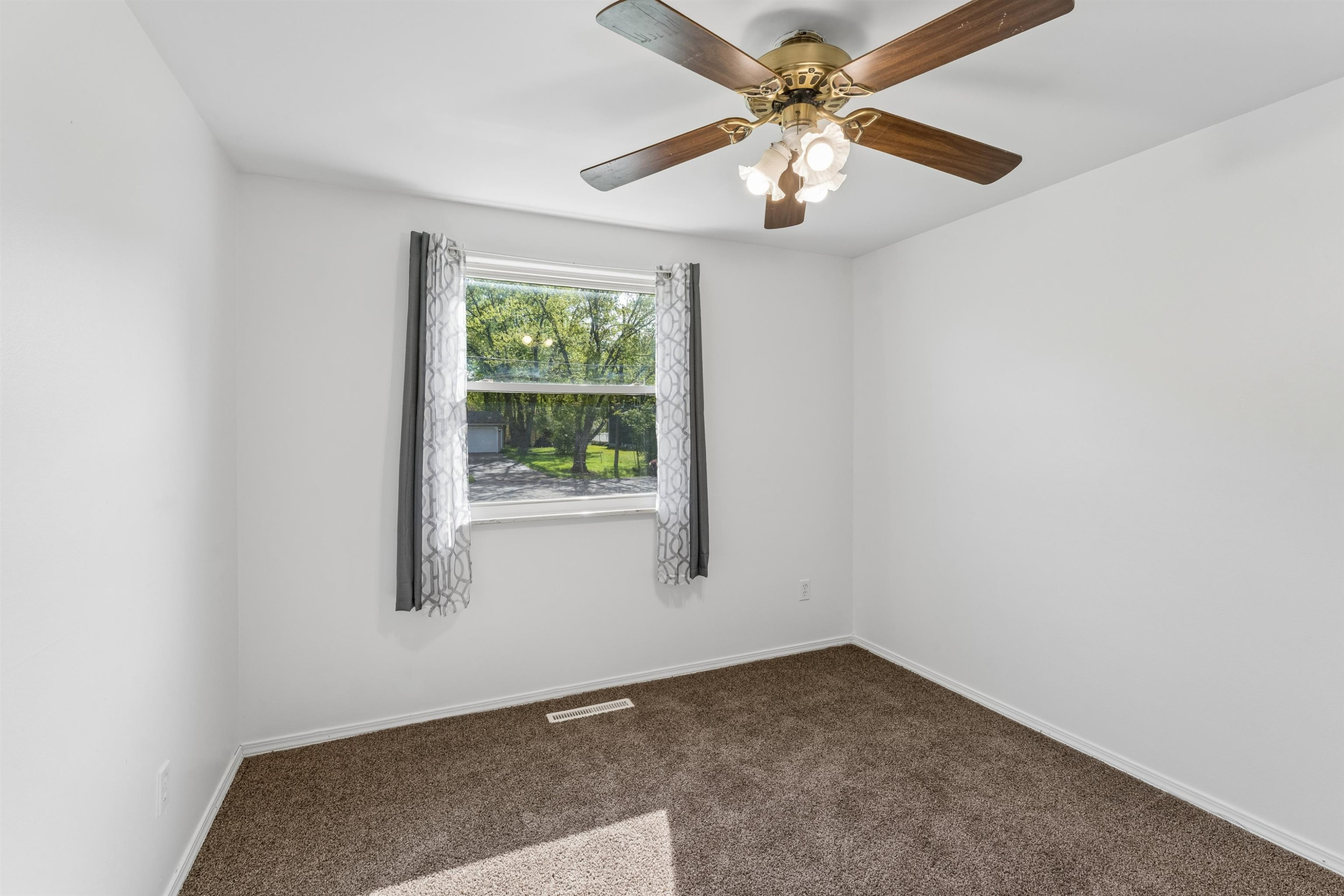6058 Meadowwood Lane, Grand Blanc, MI 48439 — Photo 22