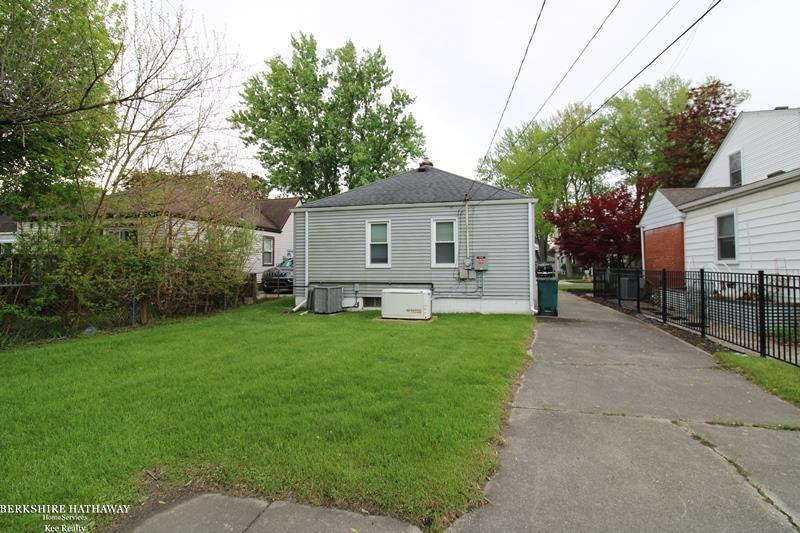 2380 Wiltshire Rd Road, Berkley, MI 48072 — Photo 13