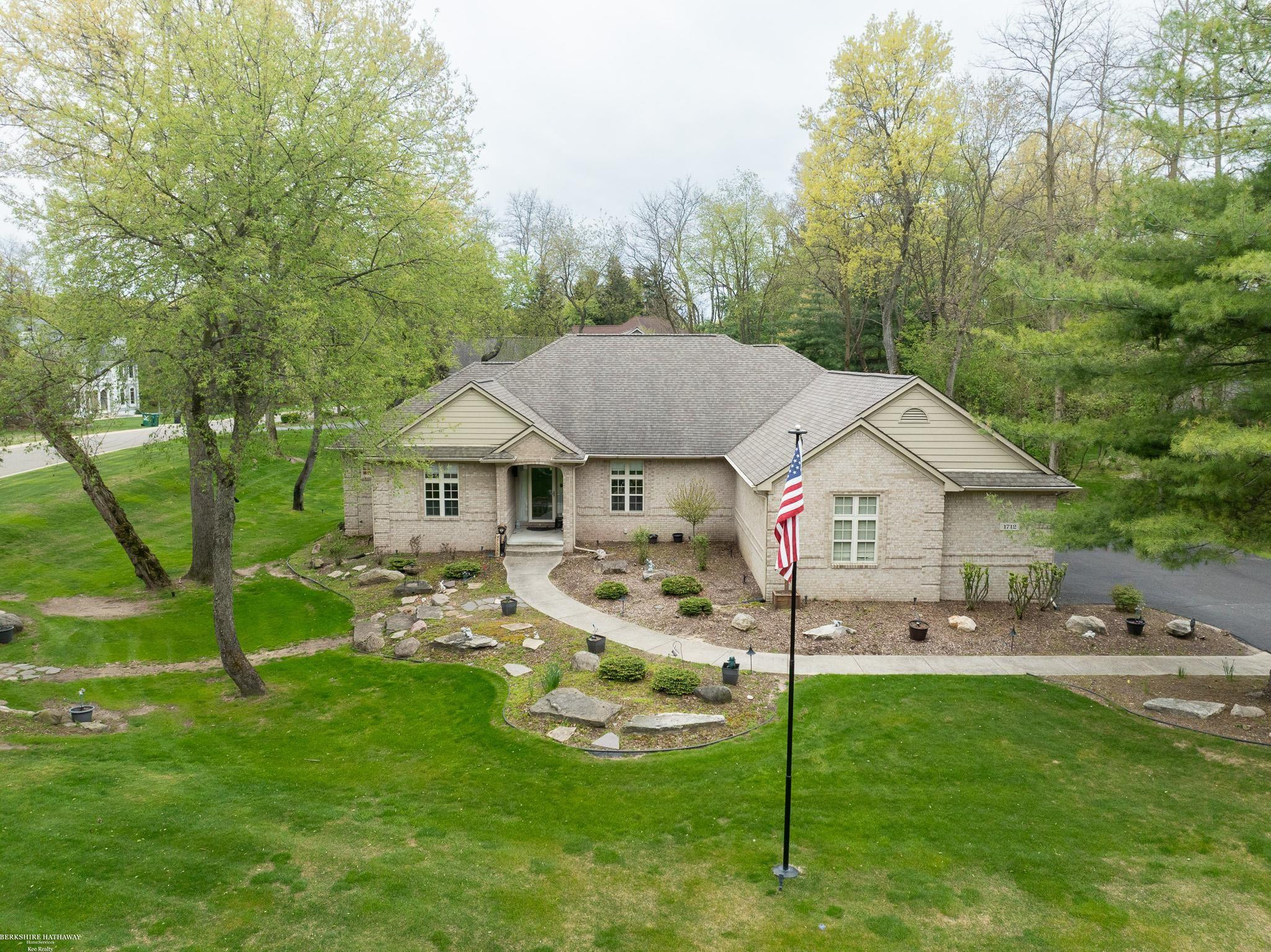 1712 Wood Trail, Oxford, MI 48371