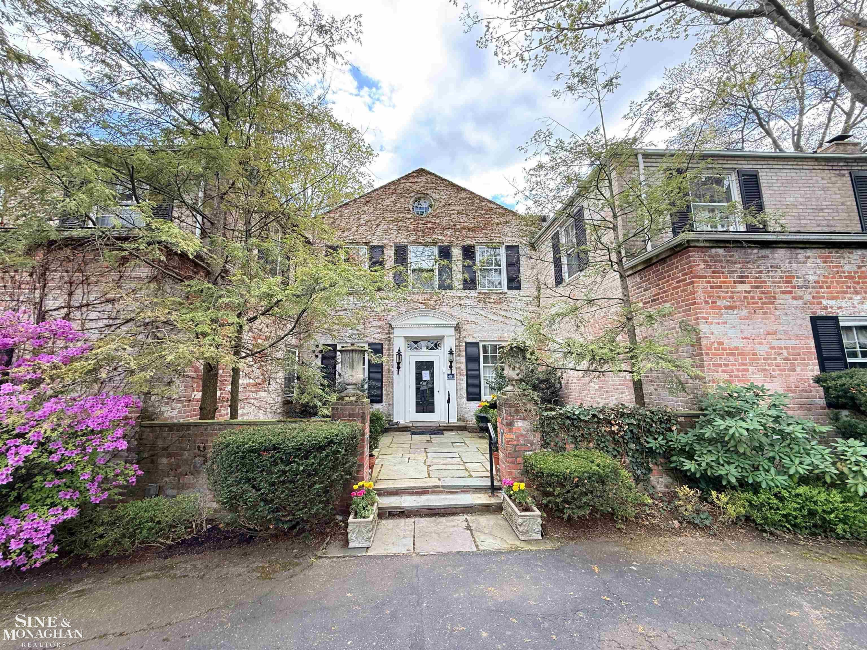 481 Kercheval Avenue, Grosse Pointe Farms, MI 48236 — front exterior
