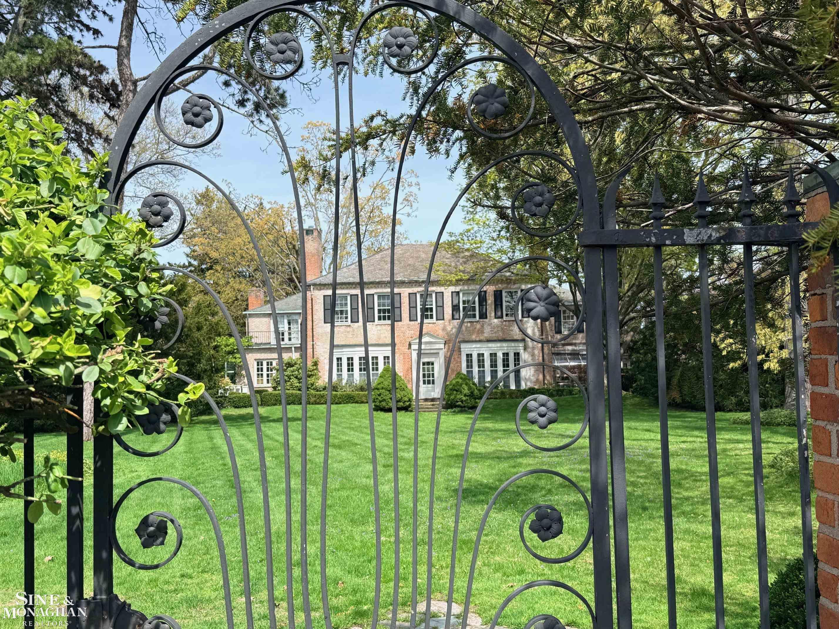 481 Kercheval Avenue, Grosse Pointe Farms, MI 48236 — Photo 3