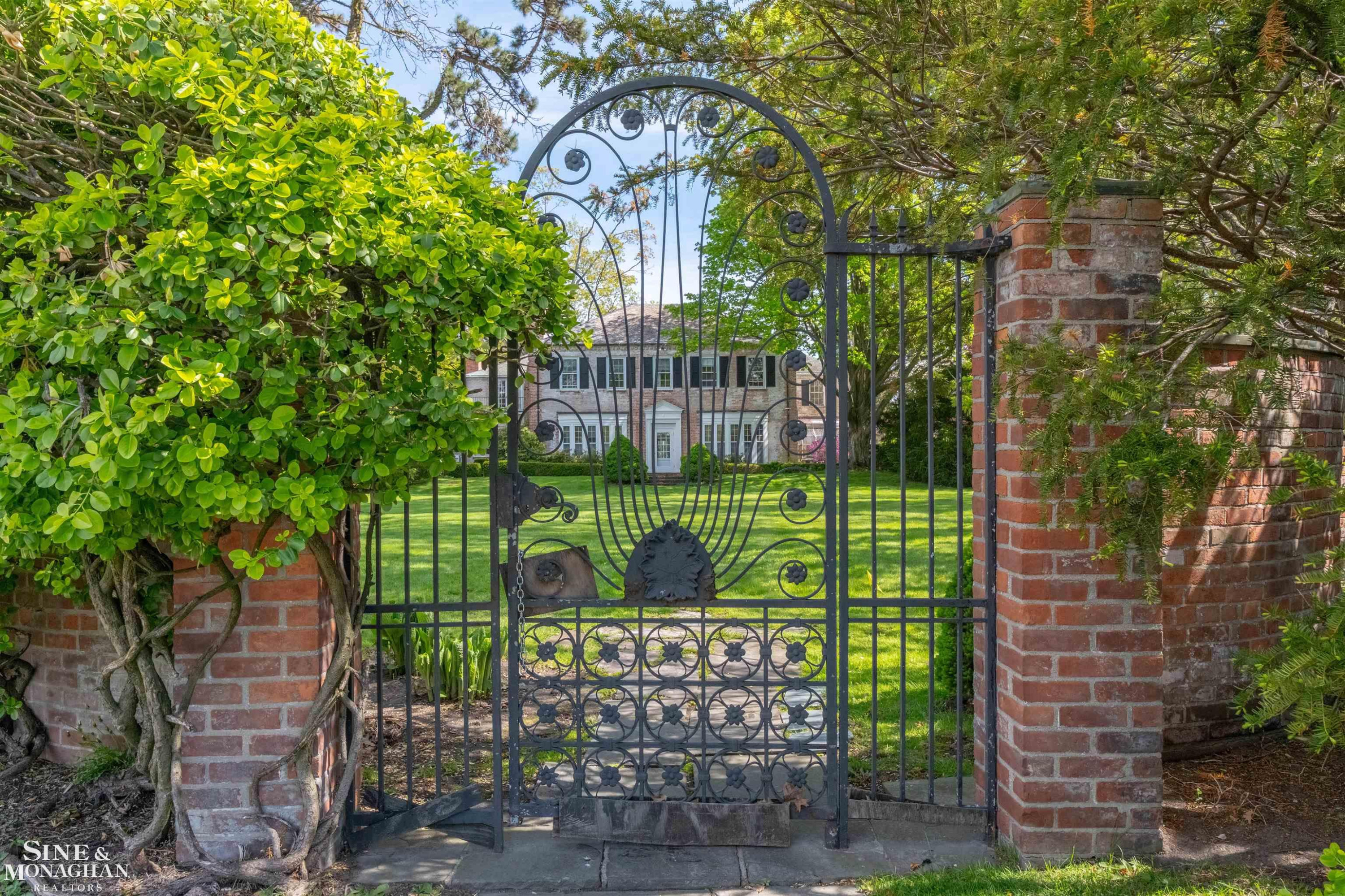 481 Kercheval Avenue, Grosse Pointe Farms, MI 48236 — Photo 11