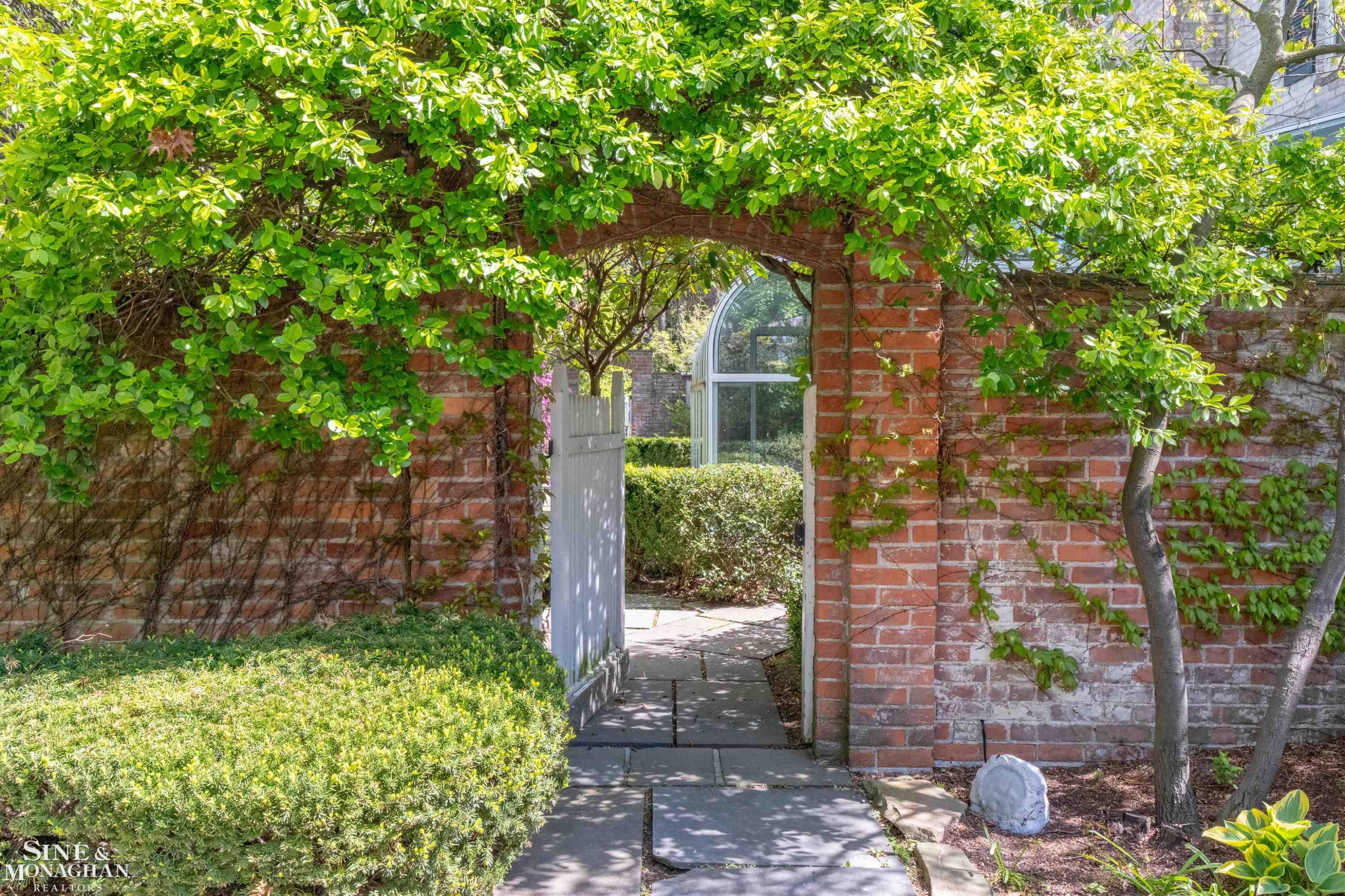 481 Kercheval Avenue, Grosse Pointe Farms, MI 48236 — Photo 17