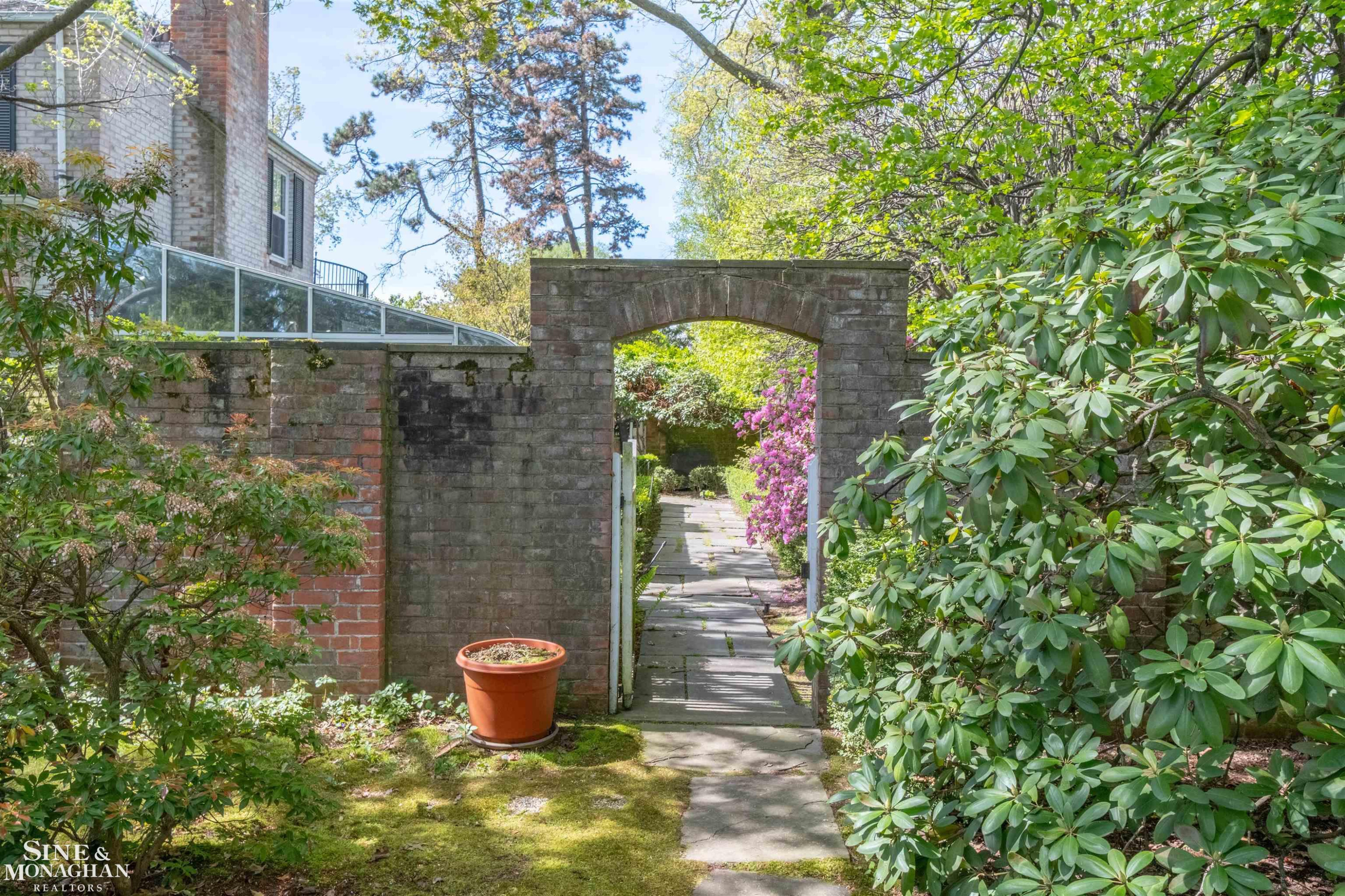 481 Kercheval Avenue, Grosse Pointe Farms, MI 48236 — Photo 21