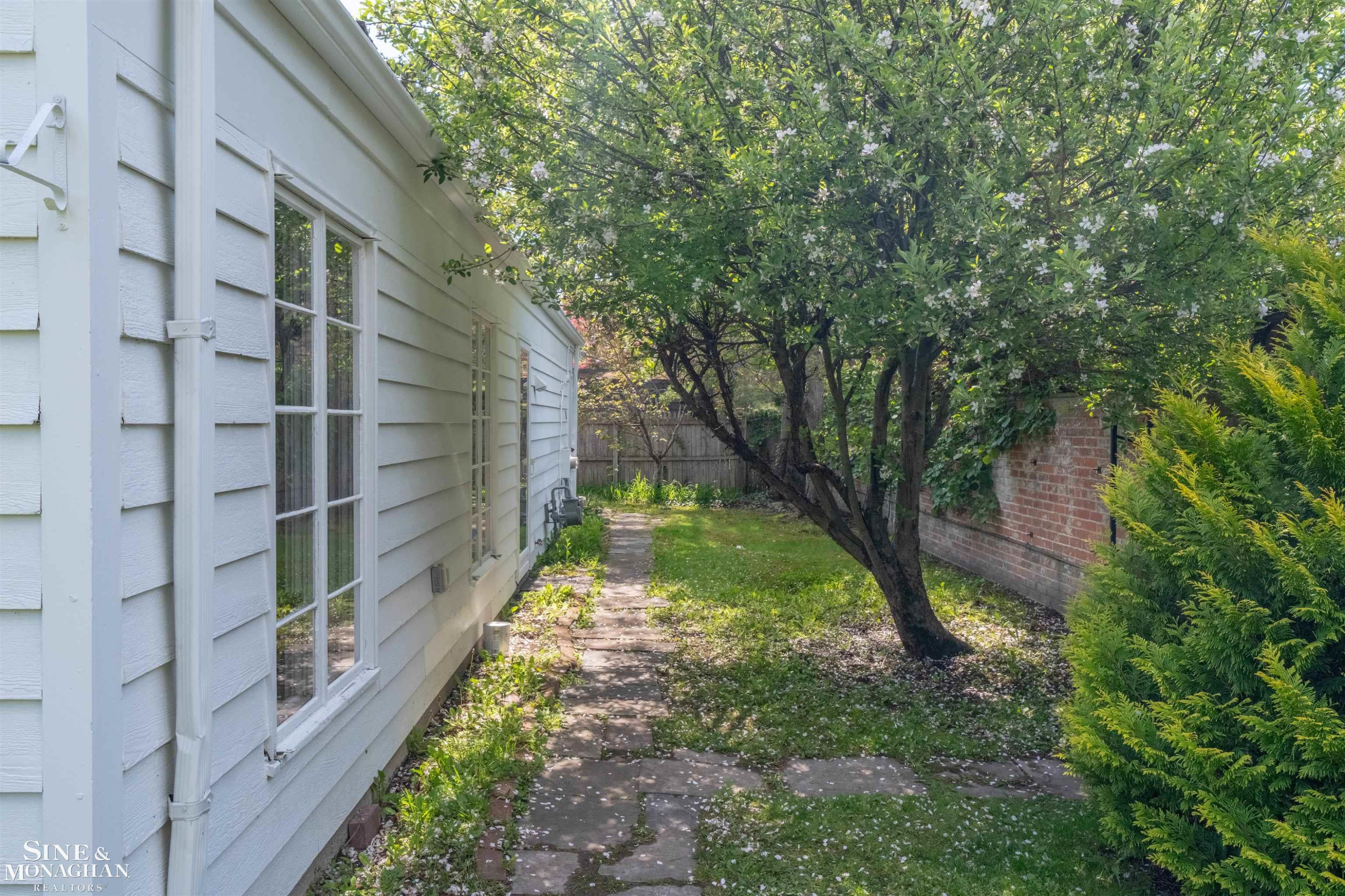 481 Kercheval Avenue, Grosse Pointe Farms, MI 48236 — Photo 24