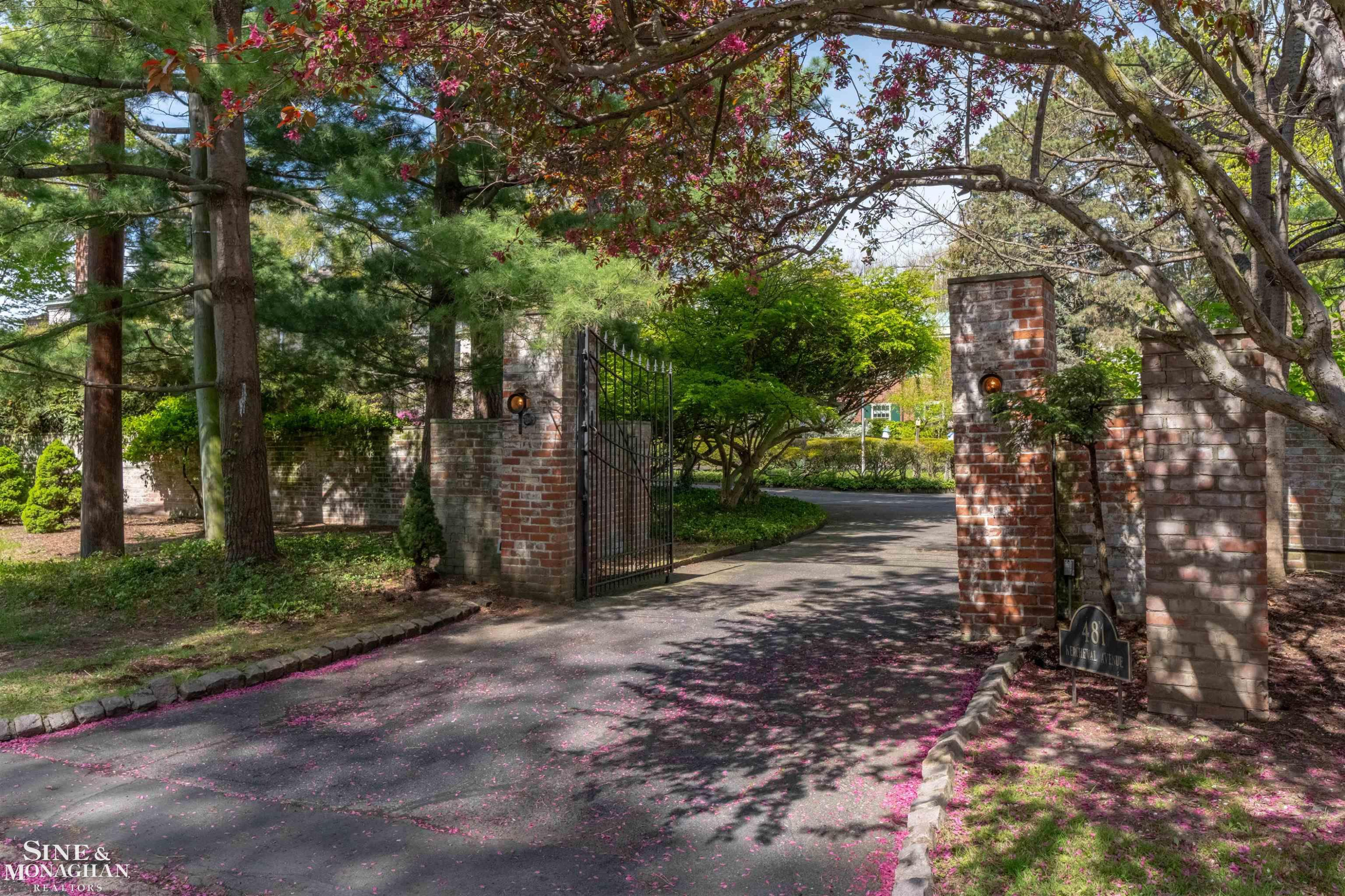 481 Kercheval Avenue, Grosse Pointe Farms, MI 48236 — Photo 28