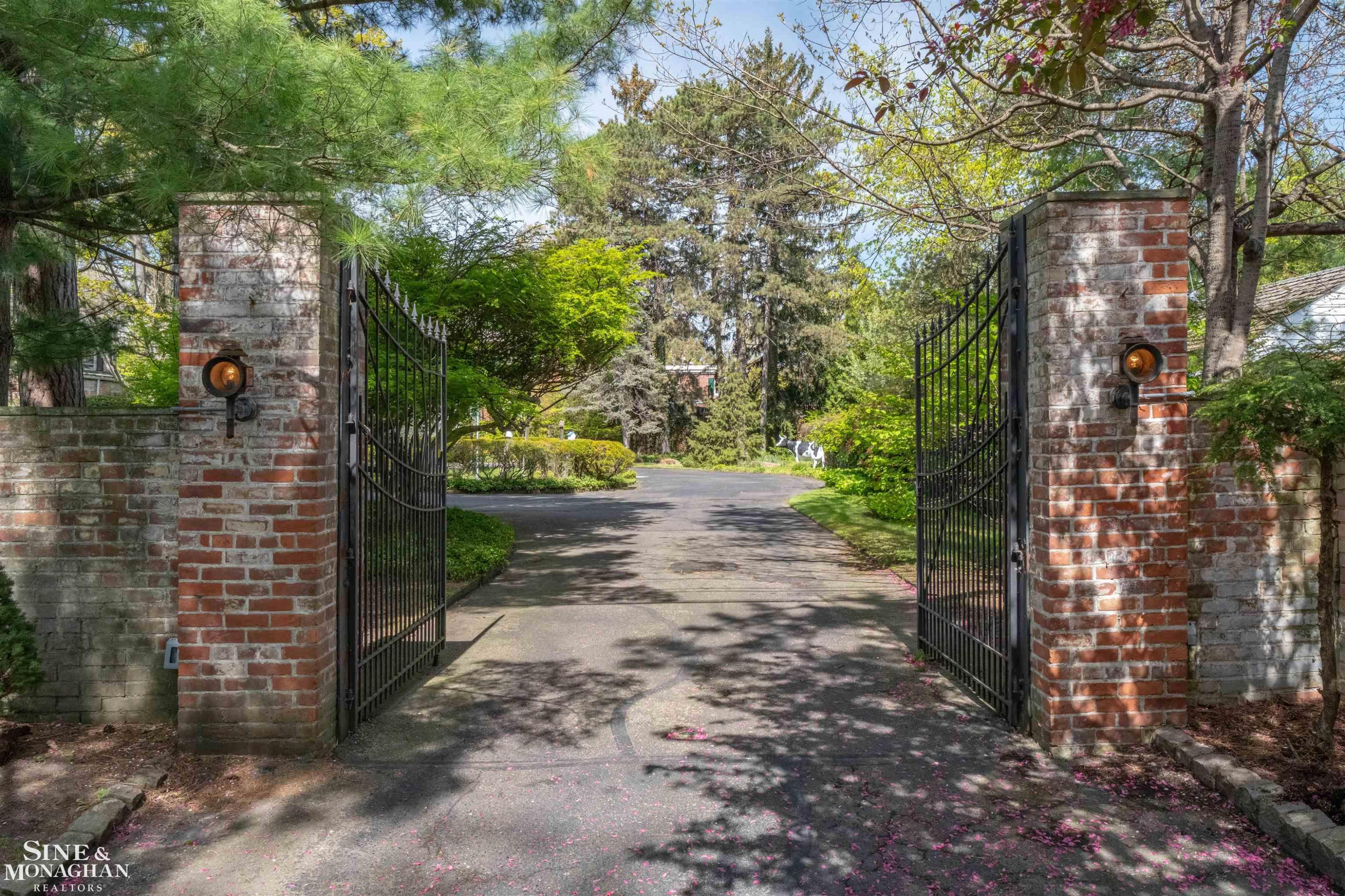 481 Kercheval Avenue, Grosse Pointe Farms, MI 48236 — Photo 30