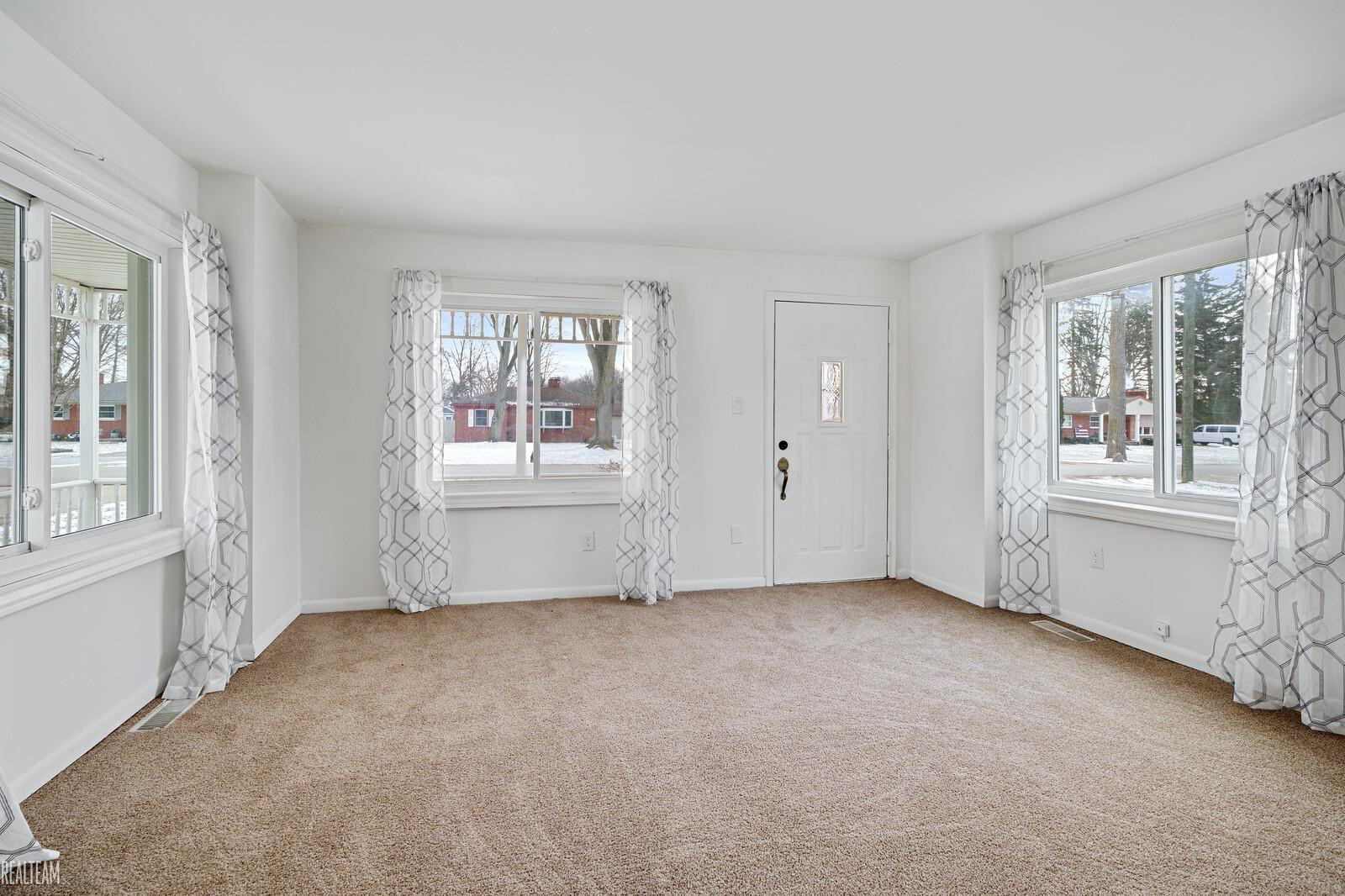 260 Riverside Drive, Mount Clemens, MI 48043 — Photo 9