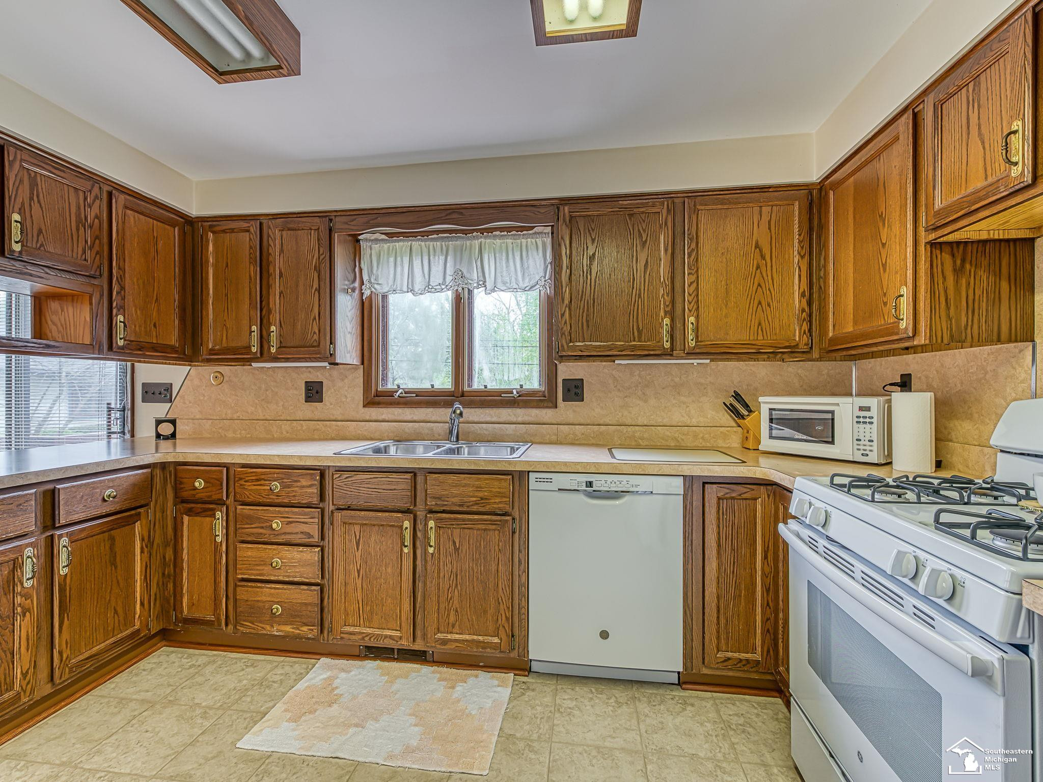 11952 Grafton Road, Carleton, MI 48117 — Photo 19
