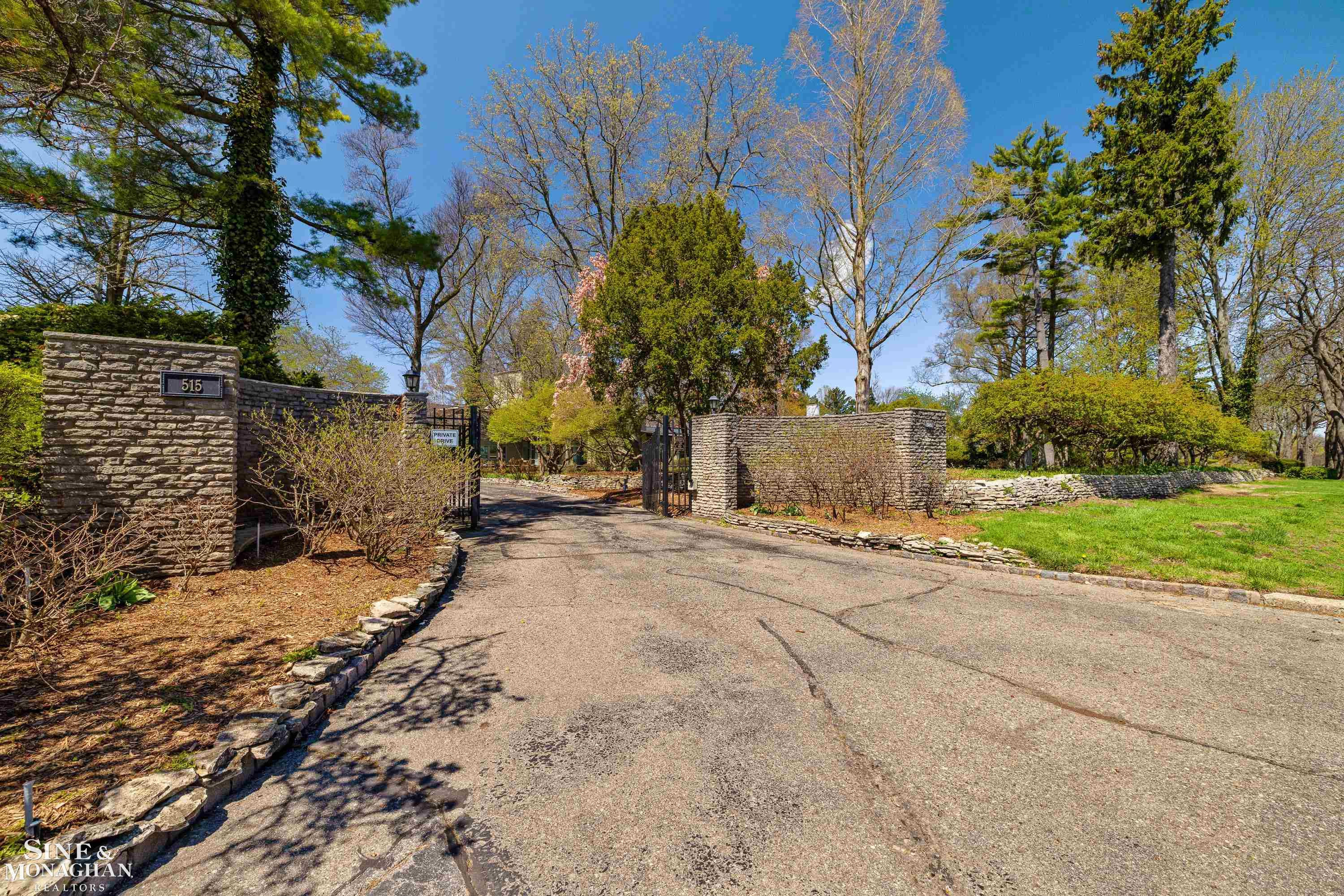 515 Lake Shore Road, Grosse Pointe Shores, MI 48236 — Photo 2
