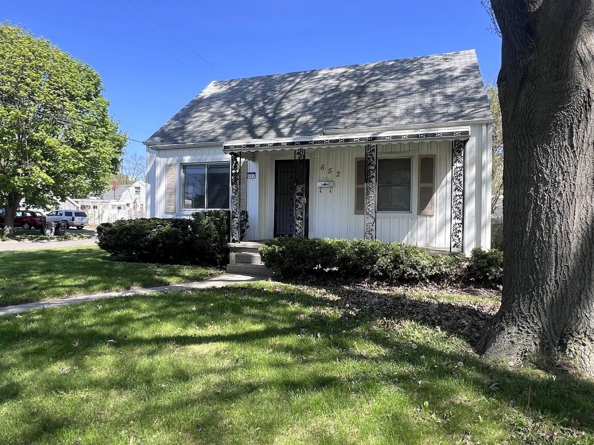 652 Crawford Street, Flint, MI 48507 — front exterior