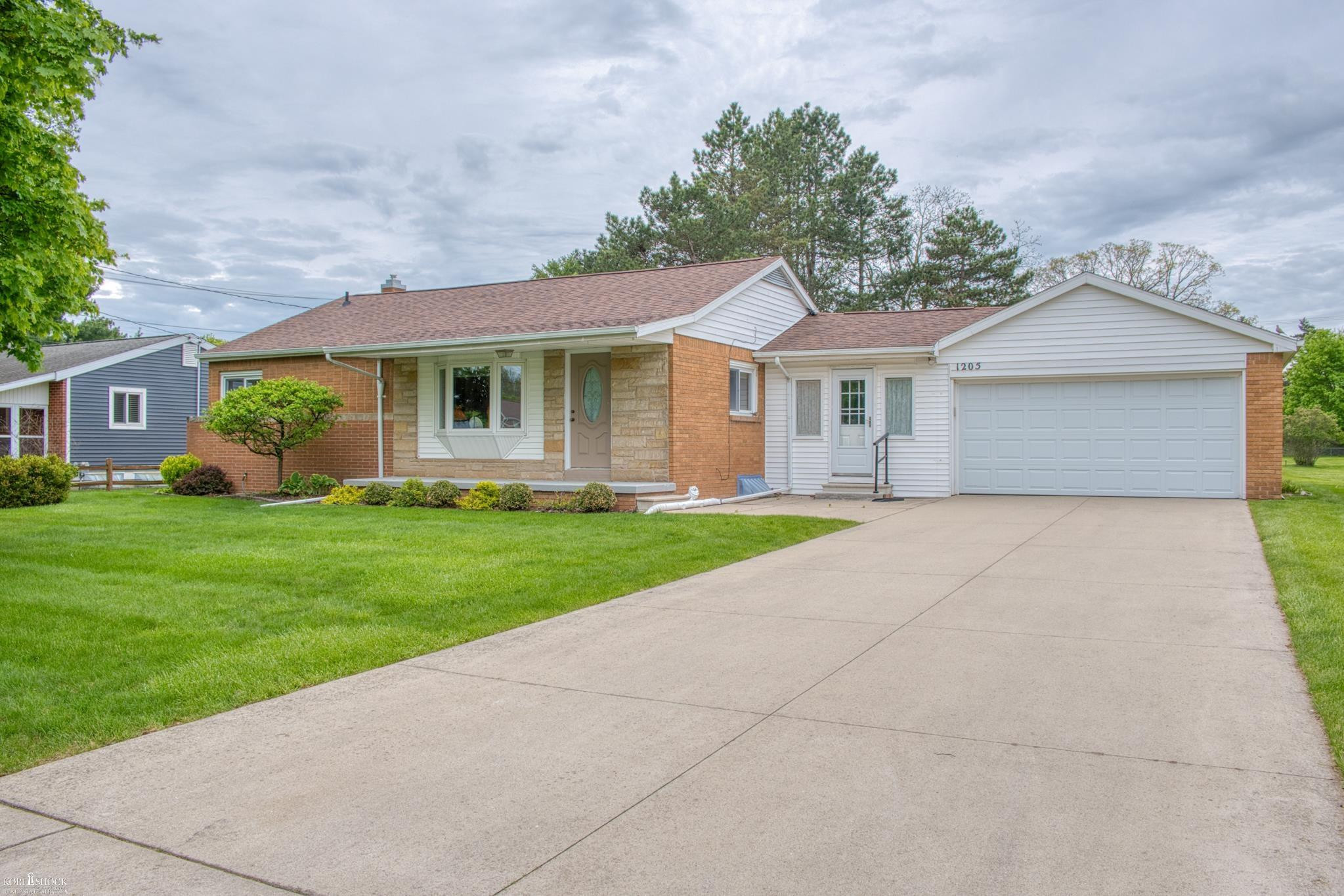 1205 Willow Street, Owosso, MI 48867 — front exterior