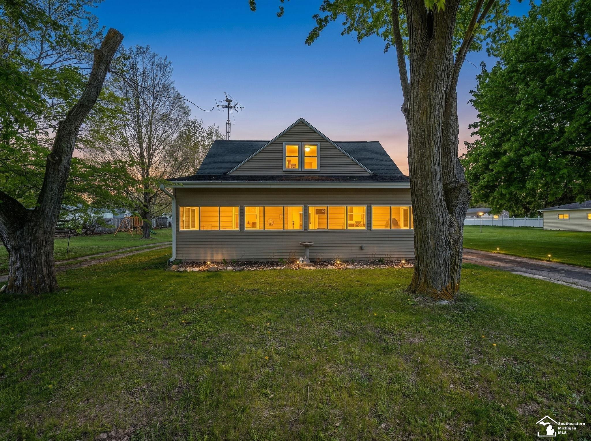 903 W Russell Road, Tecumseh, MI 49286 — Photo 2