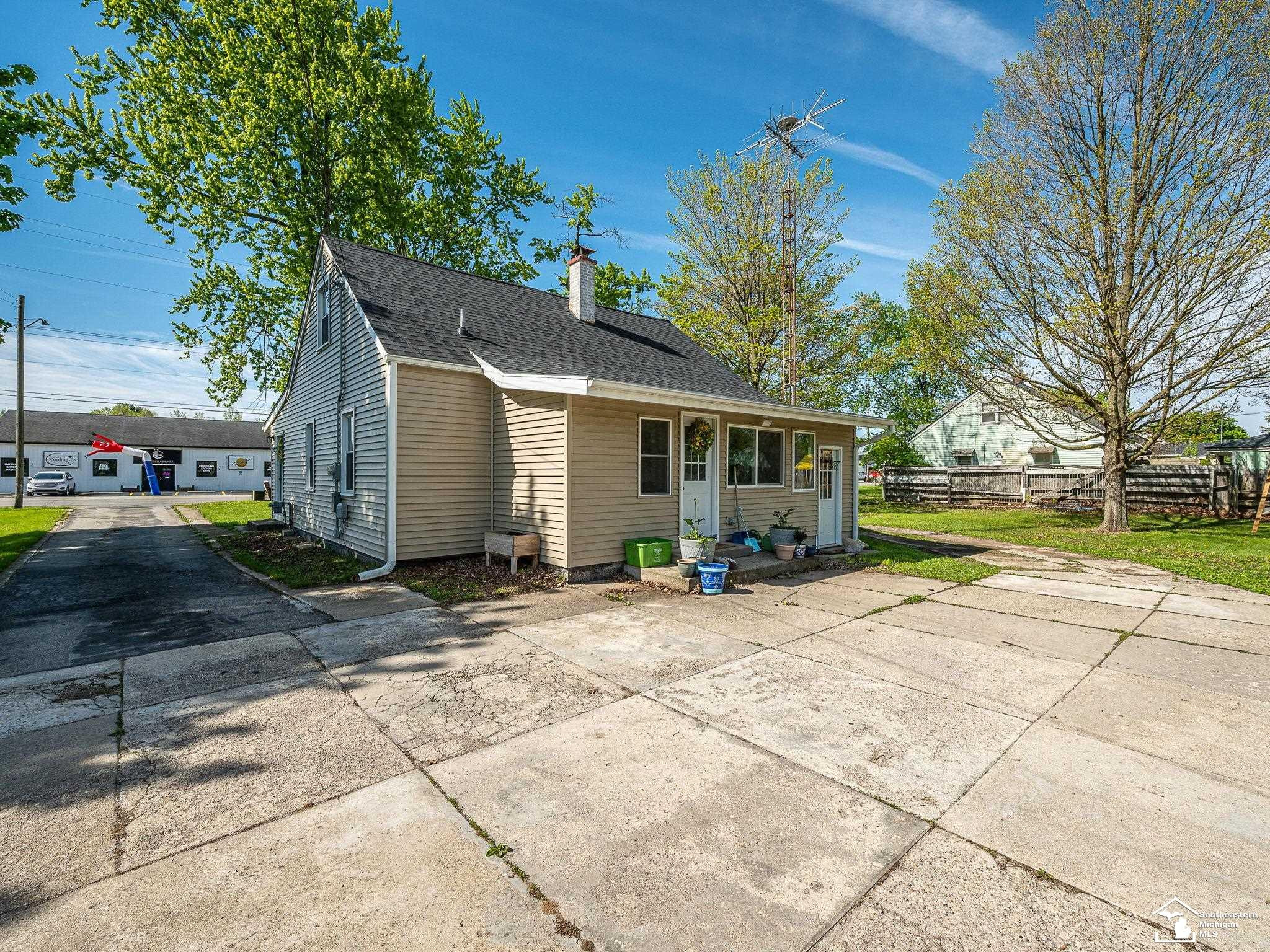 903 W Russell Road, Tecumseh, MI 49286 — Photo 31