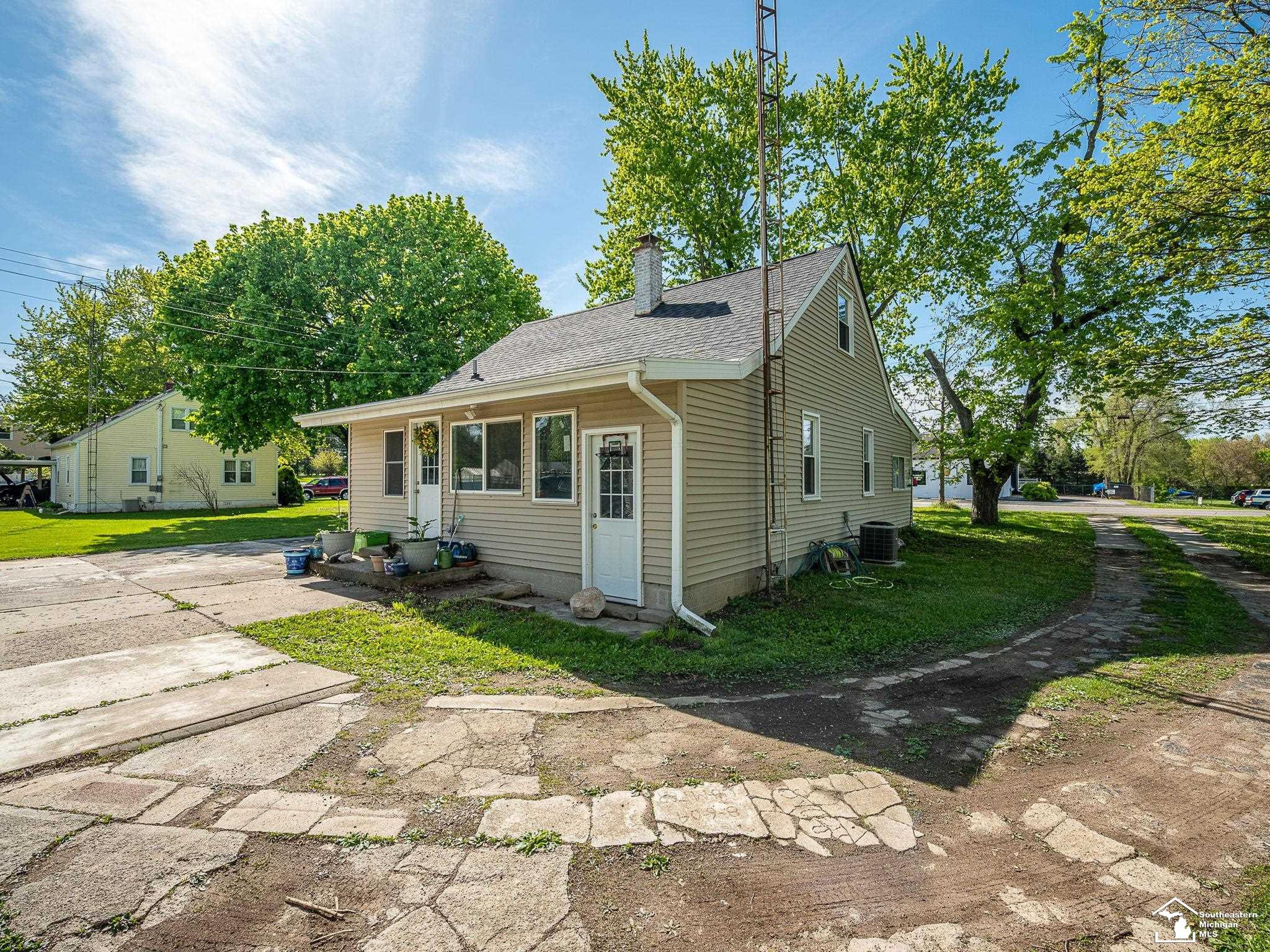 903 W Russell Road, Tecumseh, MI 49286 — Photo 32