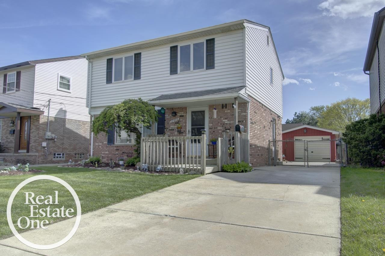 22444 Lange Street, Saint Clair Shores, MI 48080