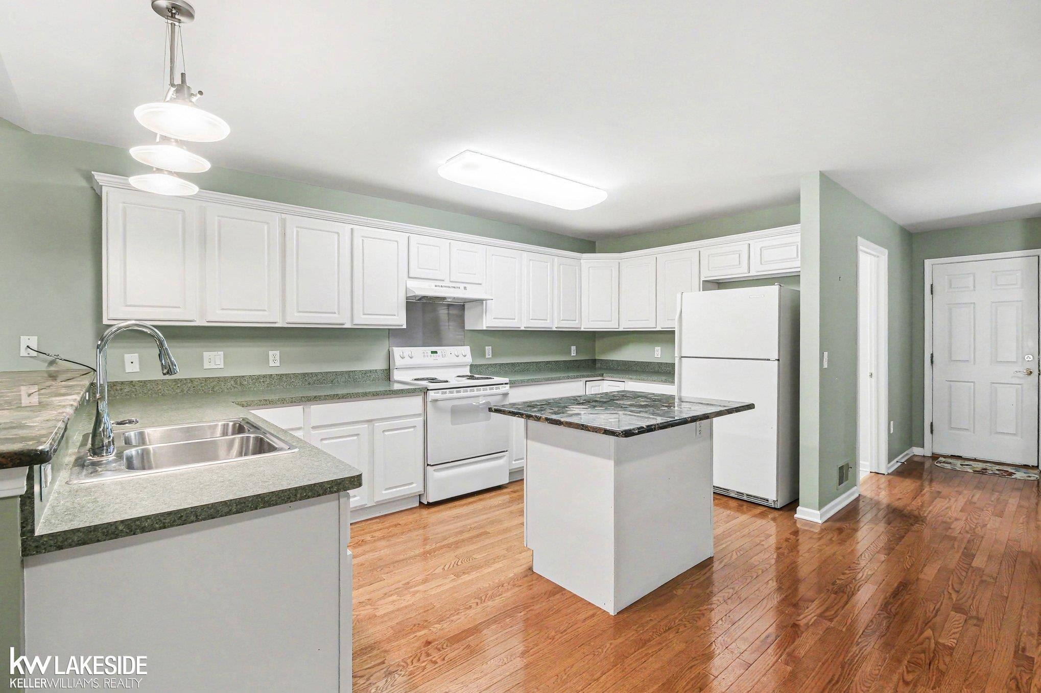 33832 Michigamme Drive, New Baltimore, MI 48047 — Photo 12