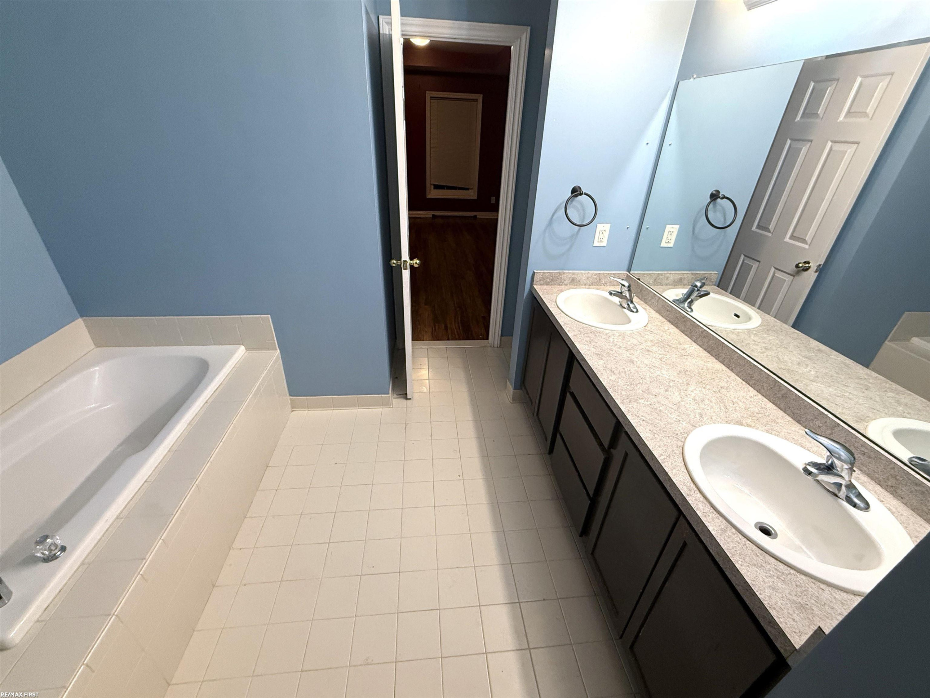 5647 Hampshire Lane, Ypsilanti, MI 48197 — Photo 16