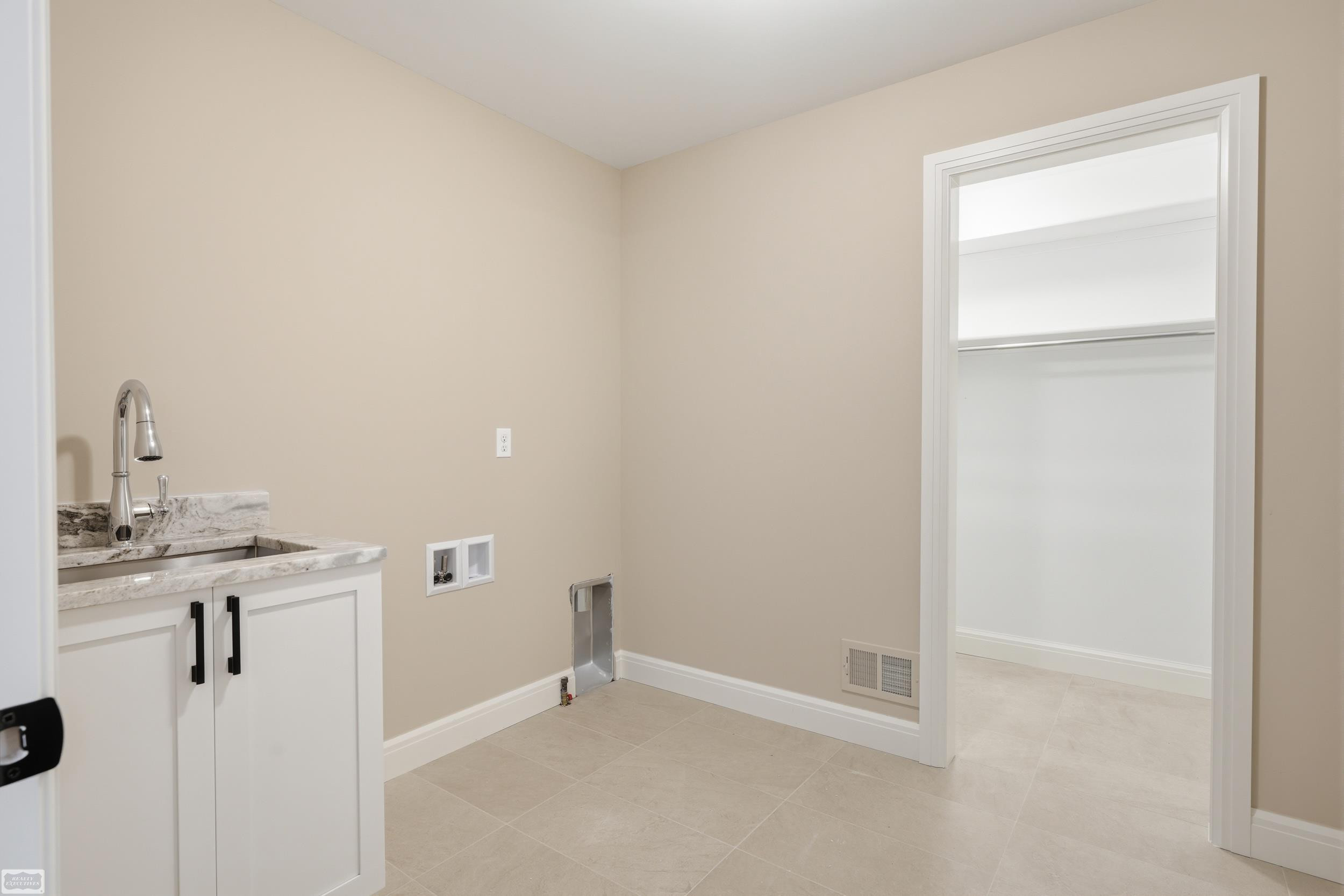 54679 White Pine Lane, Shelby Twp, MI 48315 — Photo 24